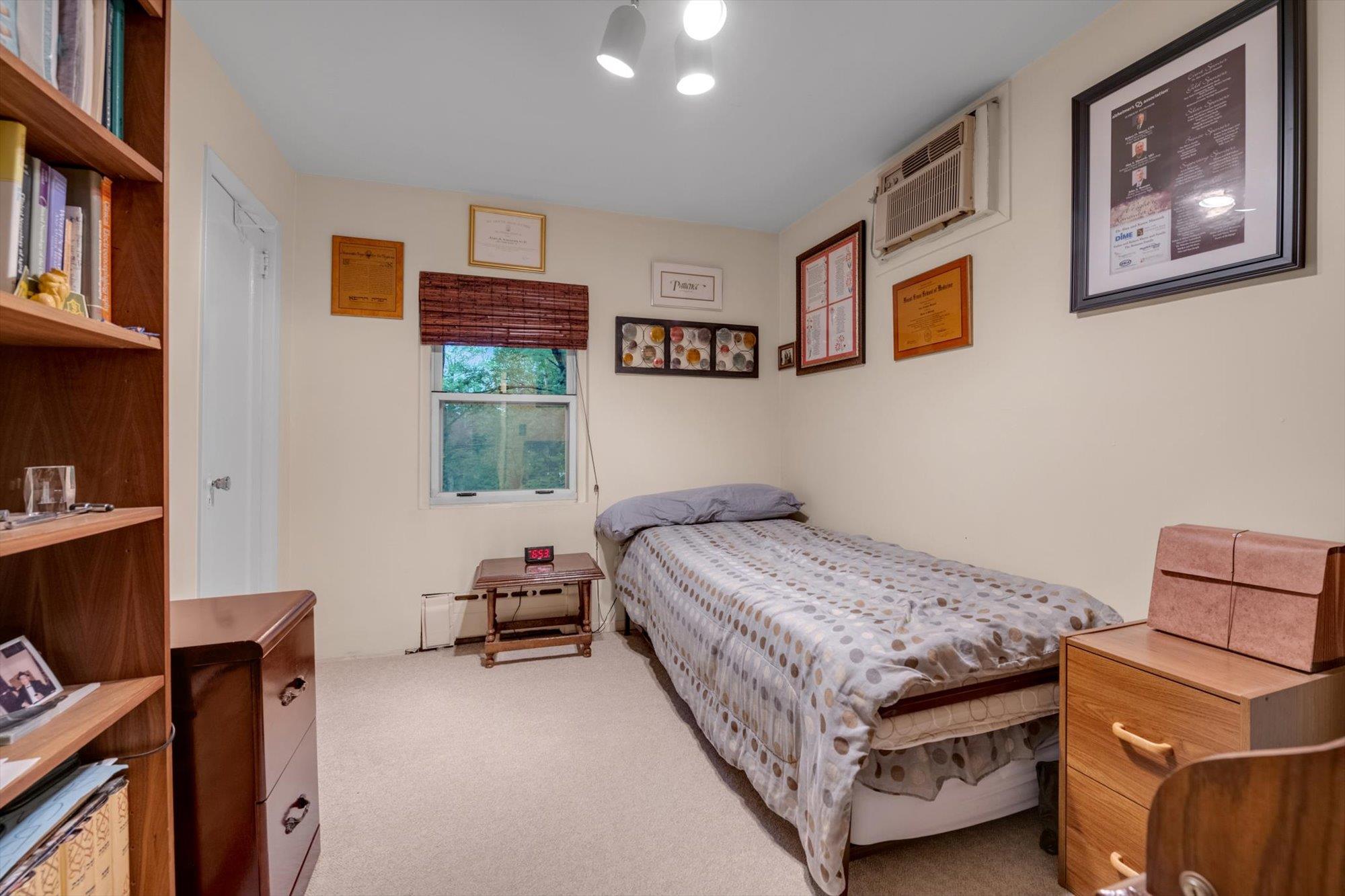 23 Burbury Lane, Great Neck, NY 11023