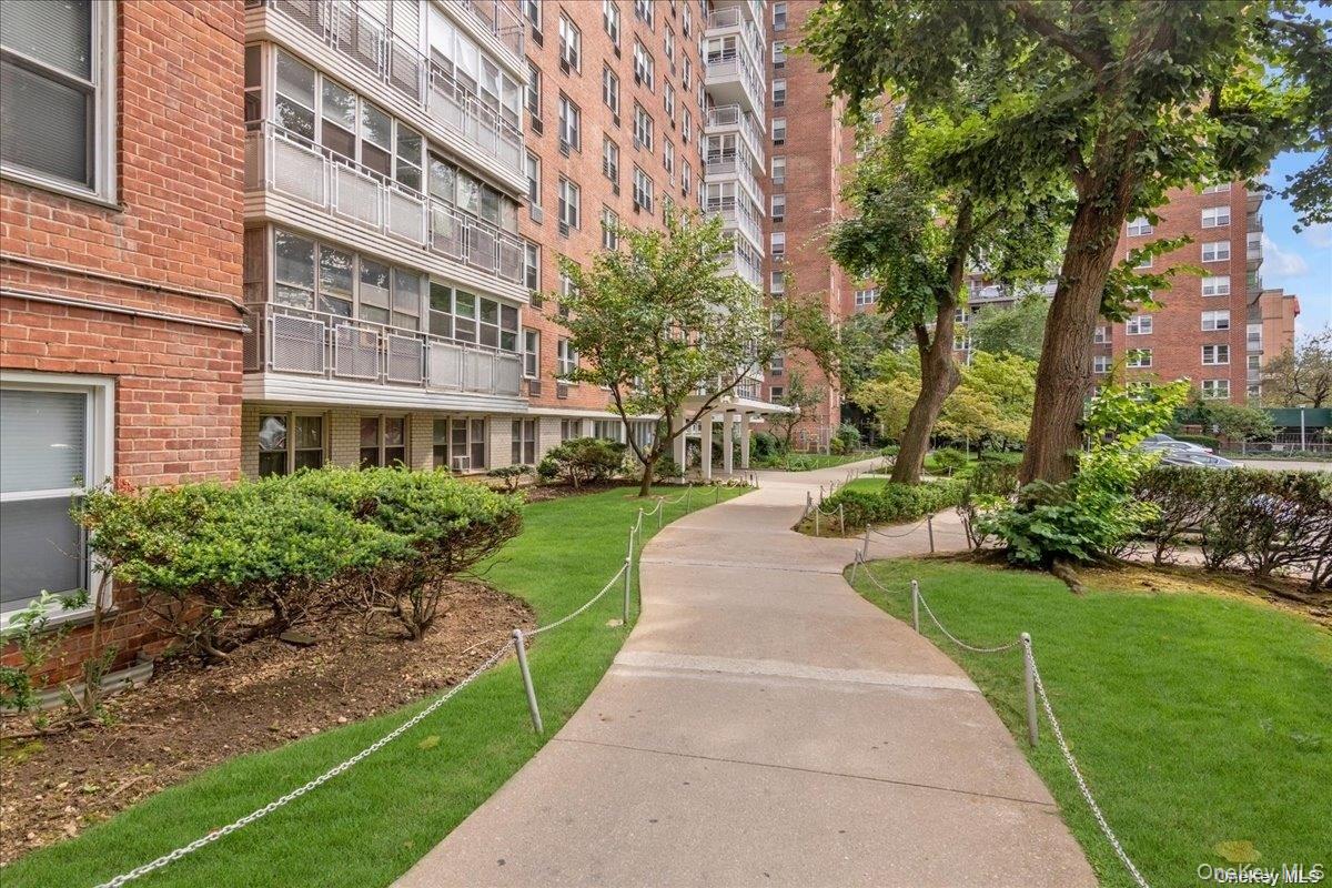 43-10 Kissena Boulevard # 15N, Flushing, NY 11355