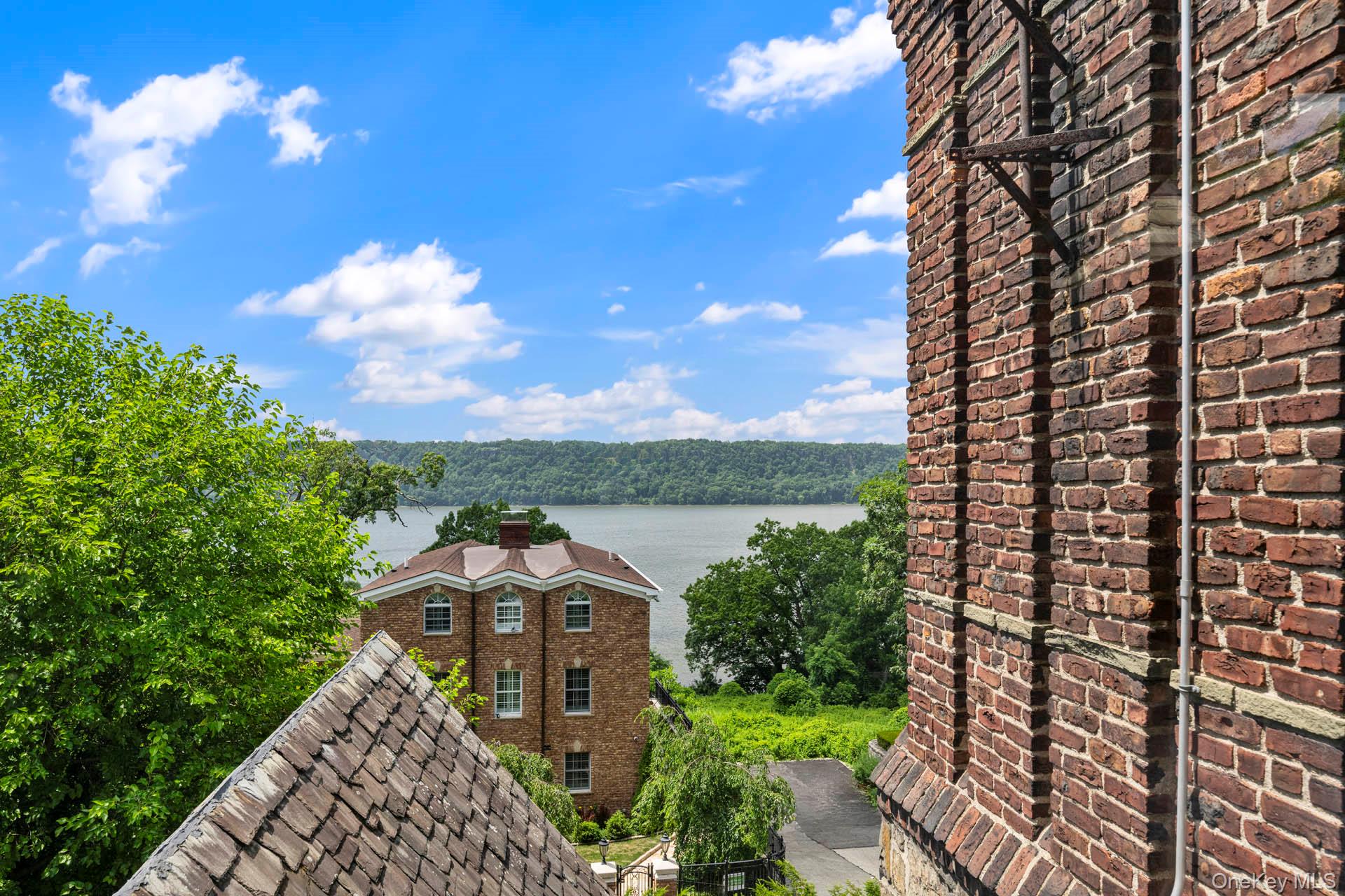 800 W 231st Street, Bronx, NY 10463