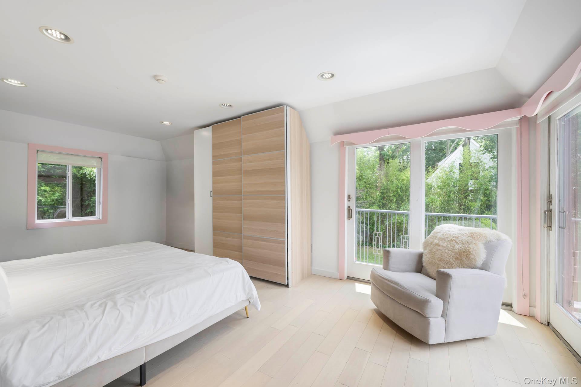 800 W 231st Street, Bronx, NY 10463