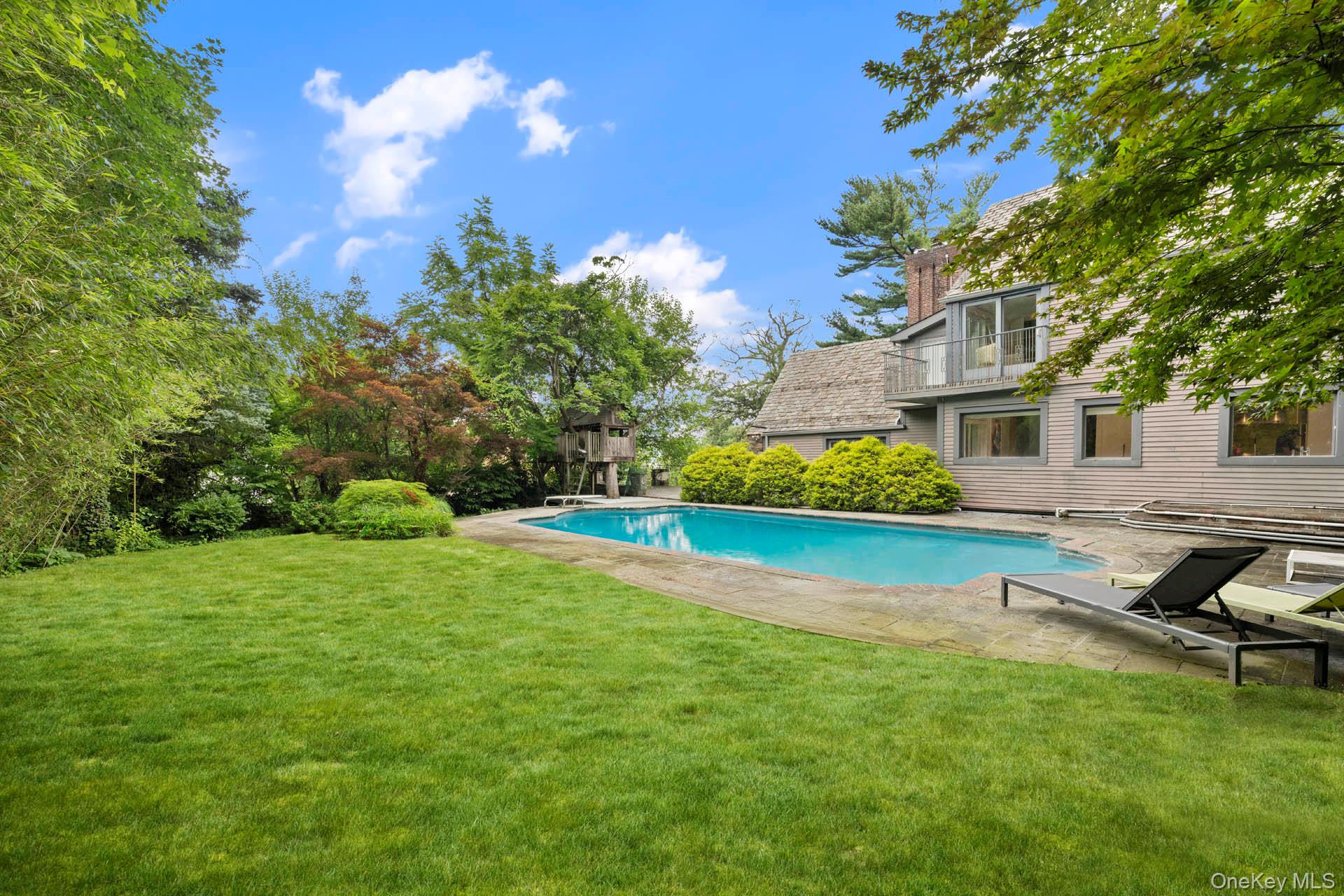 800 W 231st Street, Bronx, NY 10463