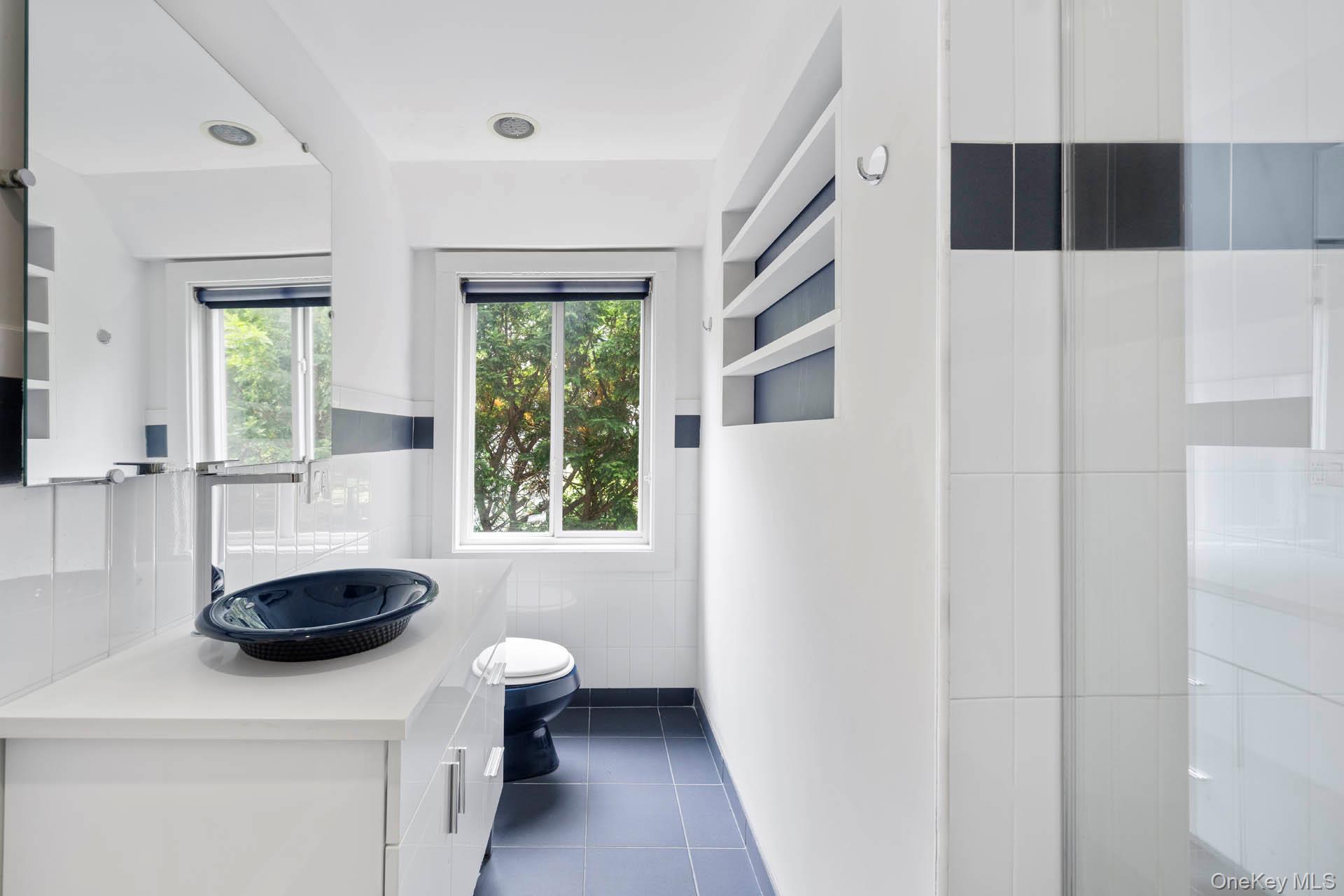 800 W 231st Street, Bronx, NY 10463