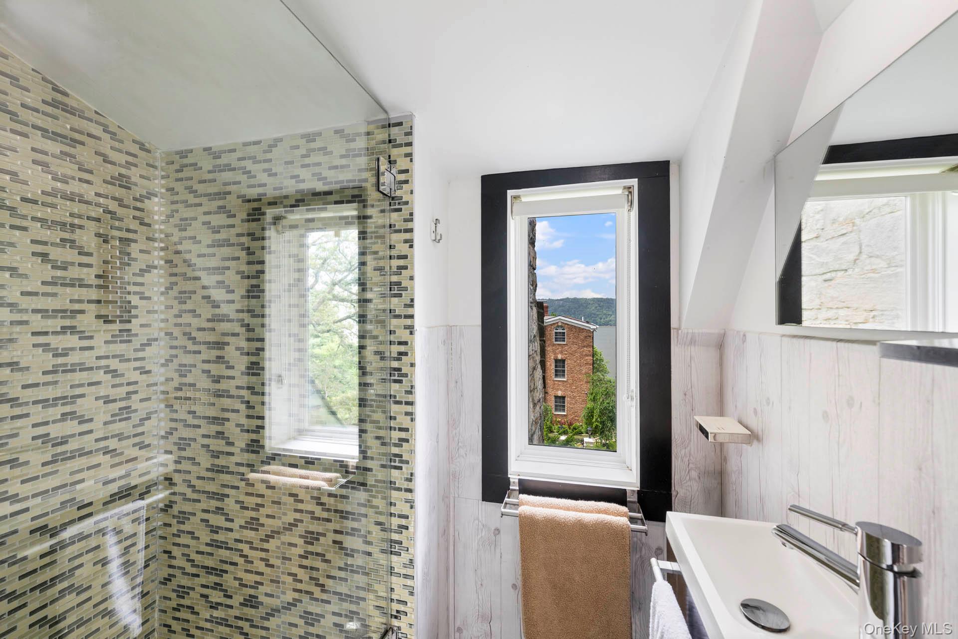 800 W 231st Street, Bronx, NY 10463