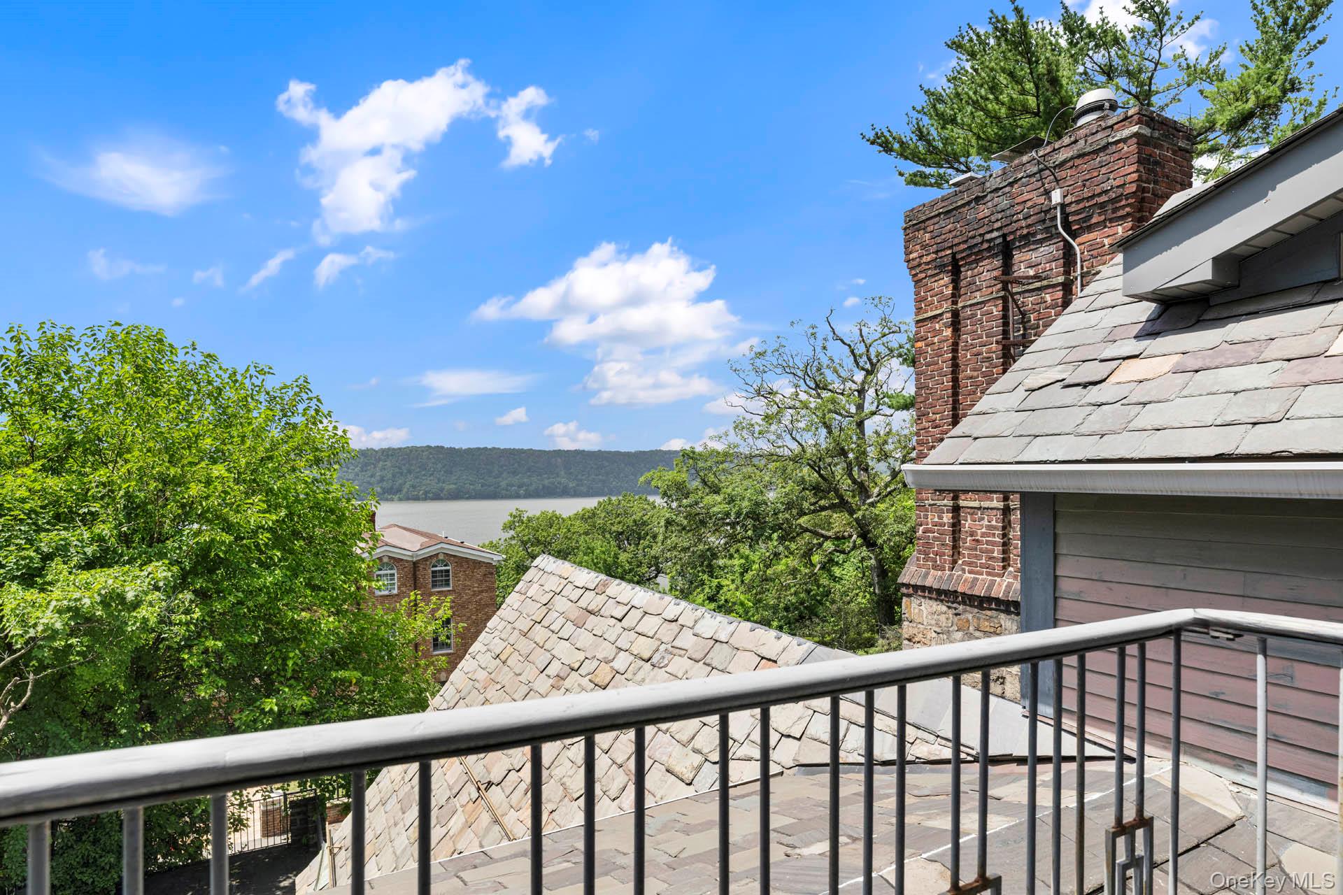 800 W 231st Street, Bronx, NY 10463