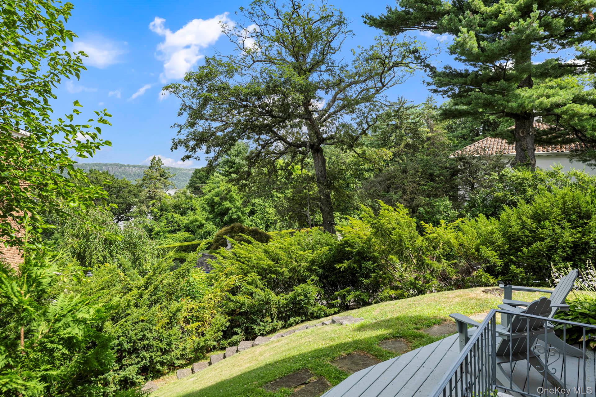 800 W 231st Street, Bronx, NY 10463