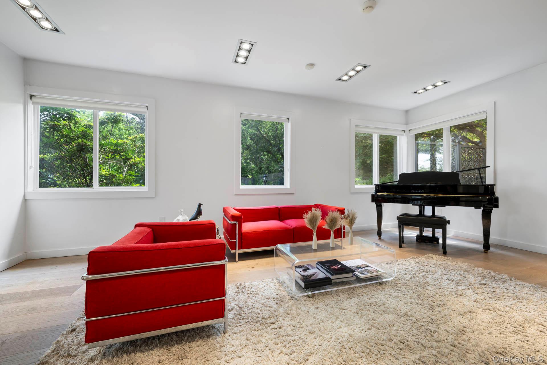 800 W 231st Street, Bronx, NY 10463