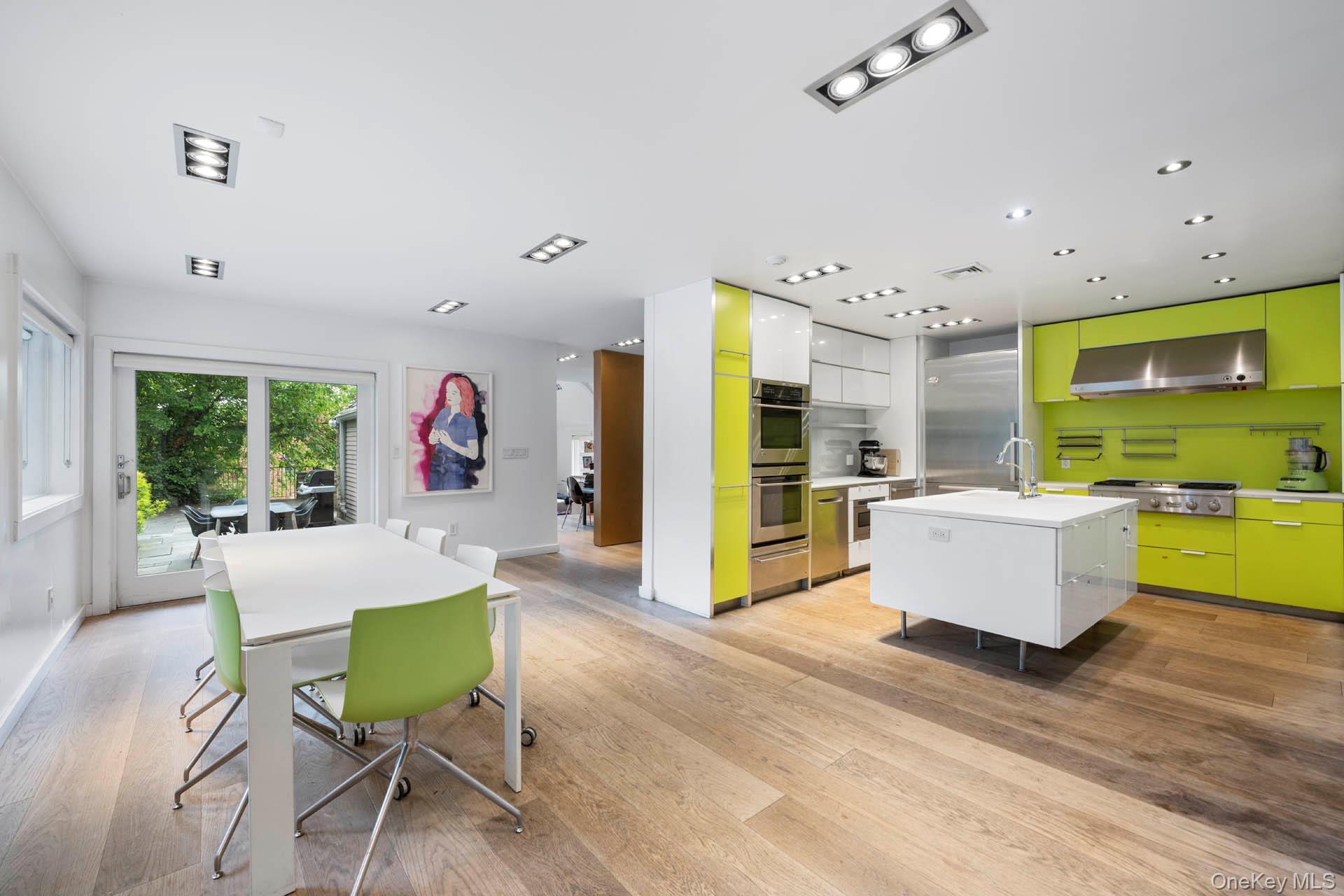 800 W 231st Street, Bronx, NY 10463