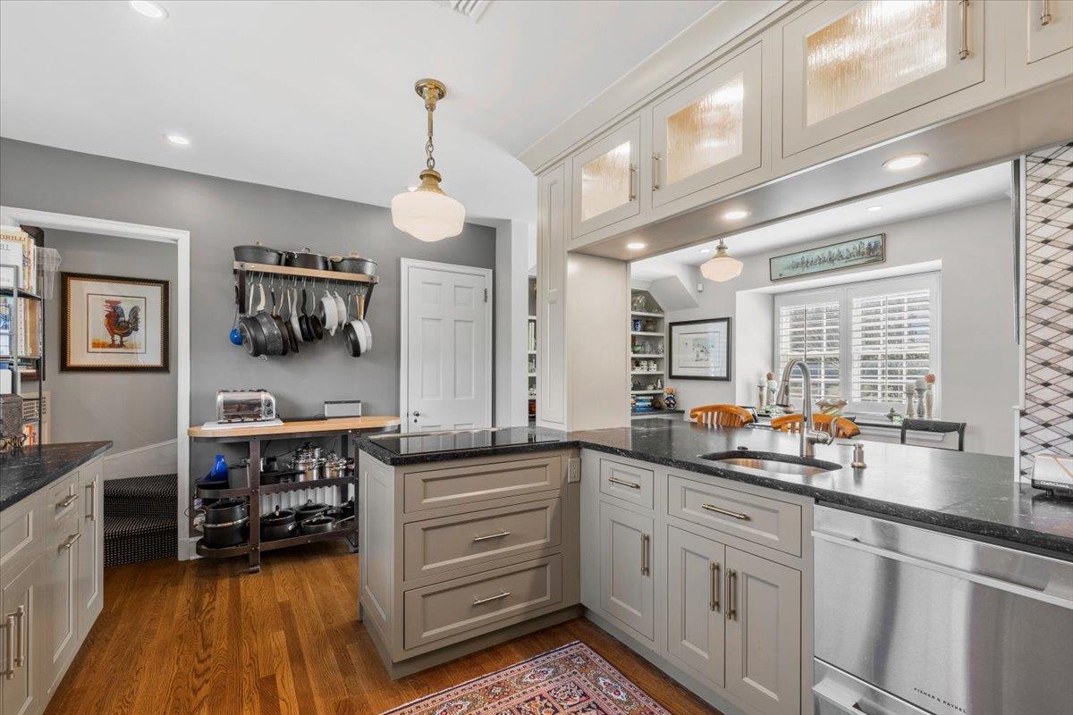 31 Colonial Road, White Plains, NY 10605