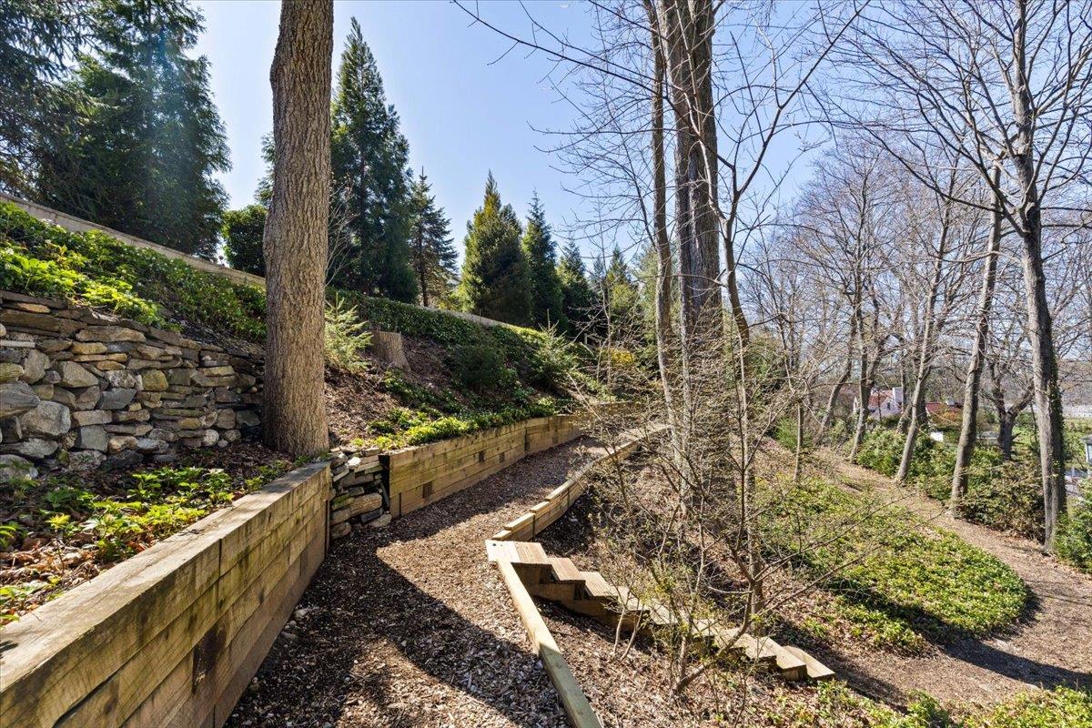 31 Colonial Road, White Plains, NY 10605