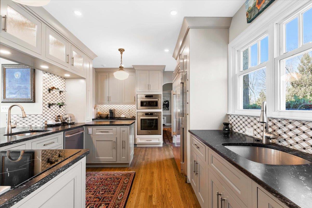 31 Colonial Road, White Plains, NY 10605