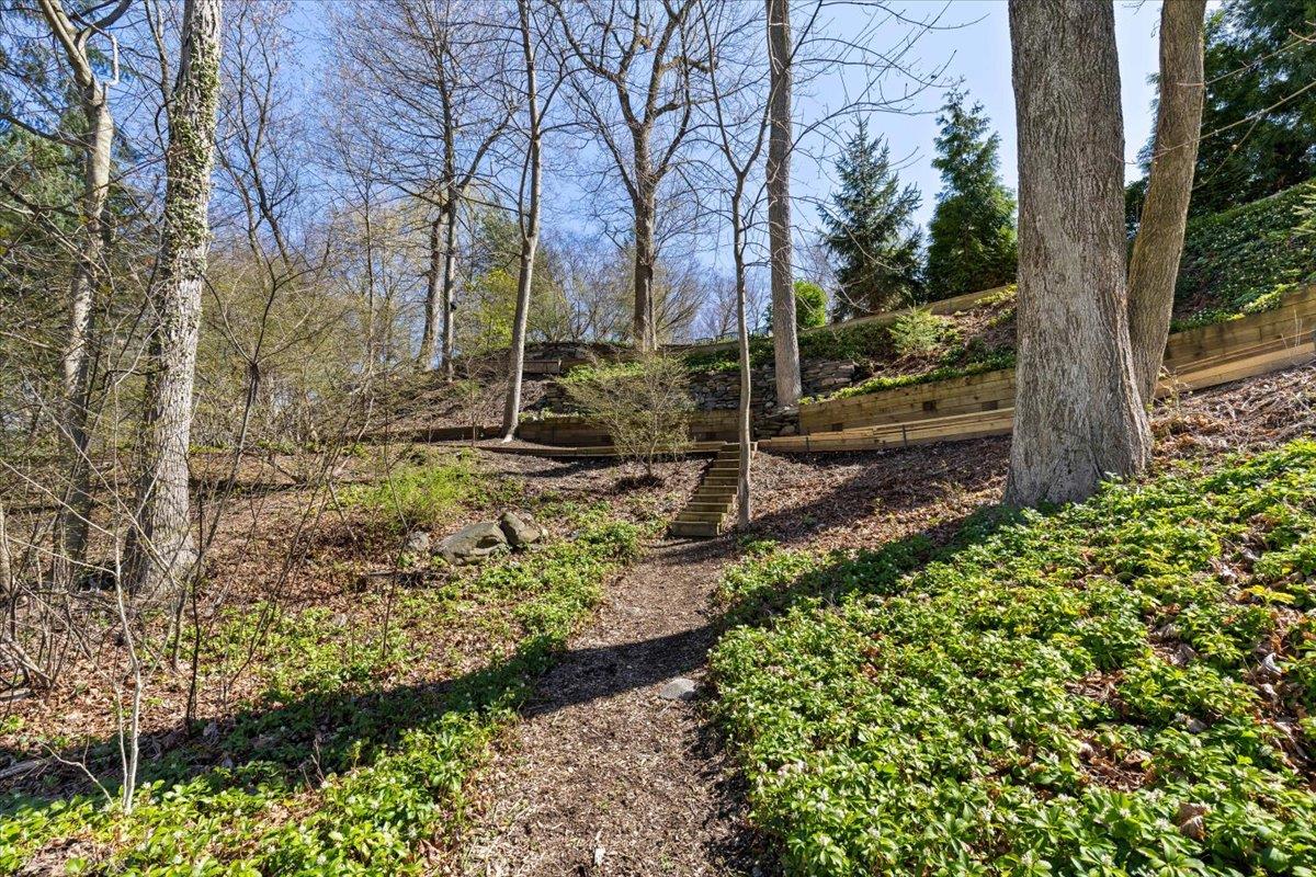 31 Colonial Road, White Plains, NY 10605