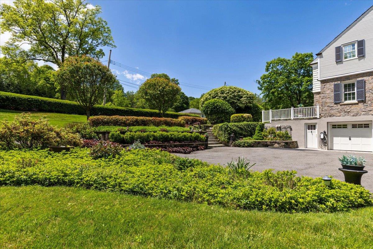 31 Colonial Road, White Plains, NY 10605