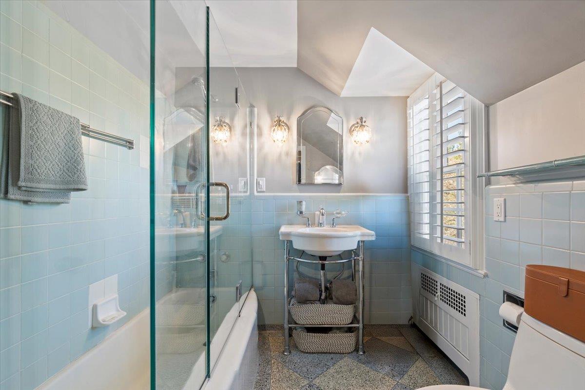 31 Colonial Road, White Plains, NY 10605