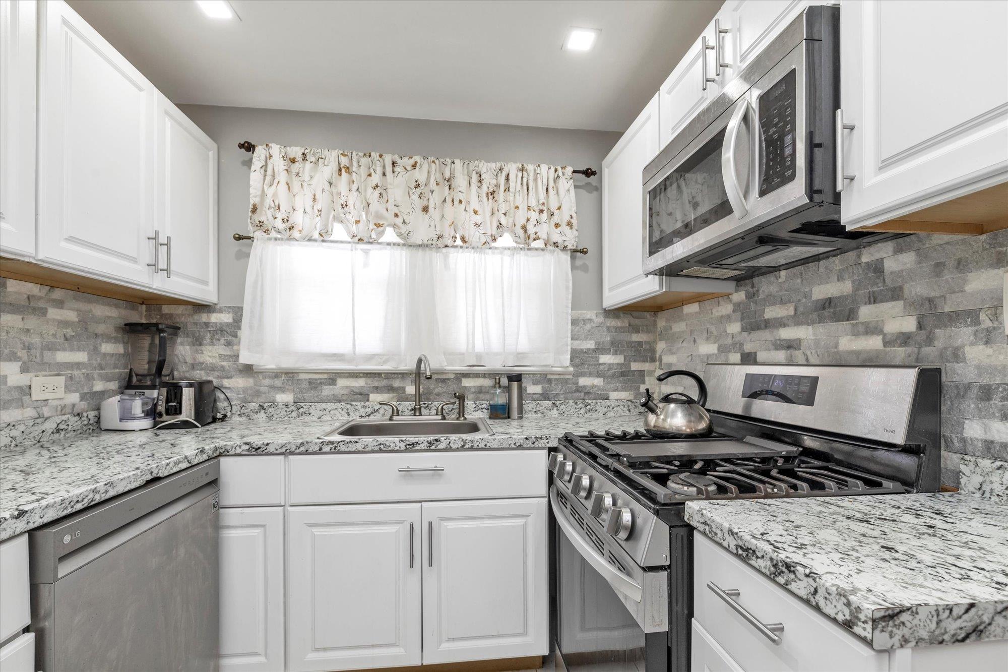 596 Lincoln Avenue, West Hempstead, NY 11552