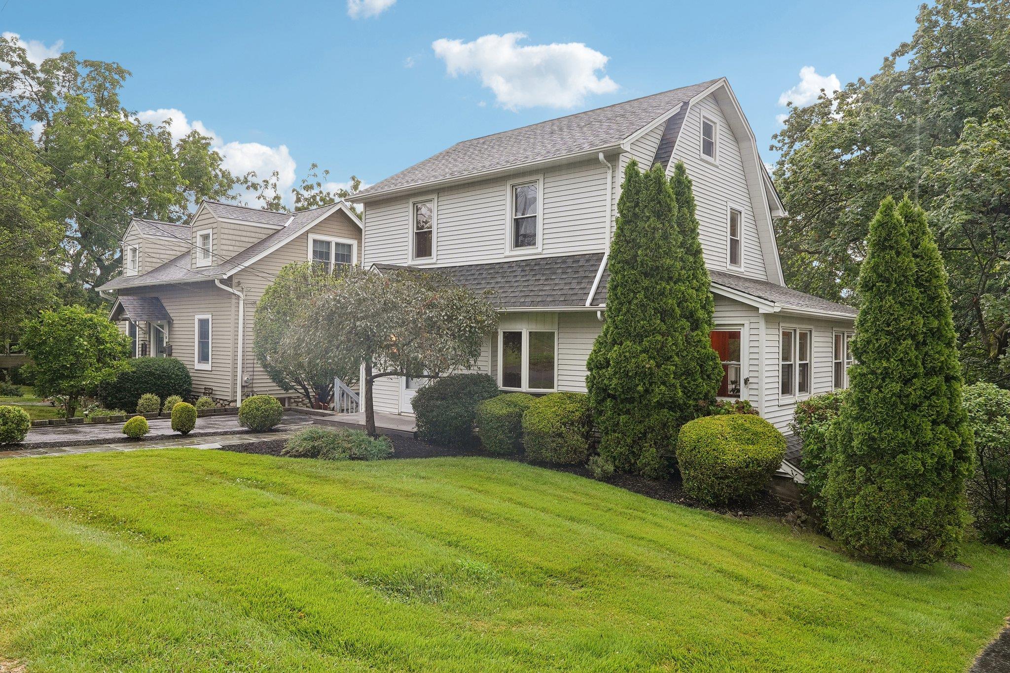 10 Mountain View Avenue, Pearl River, NY 10965