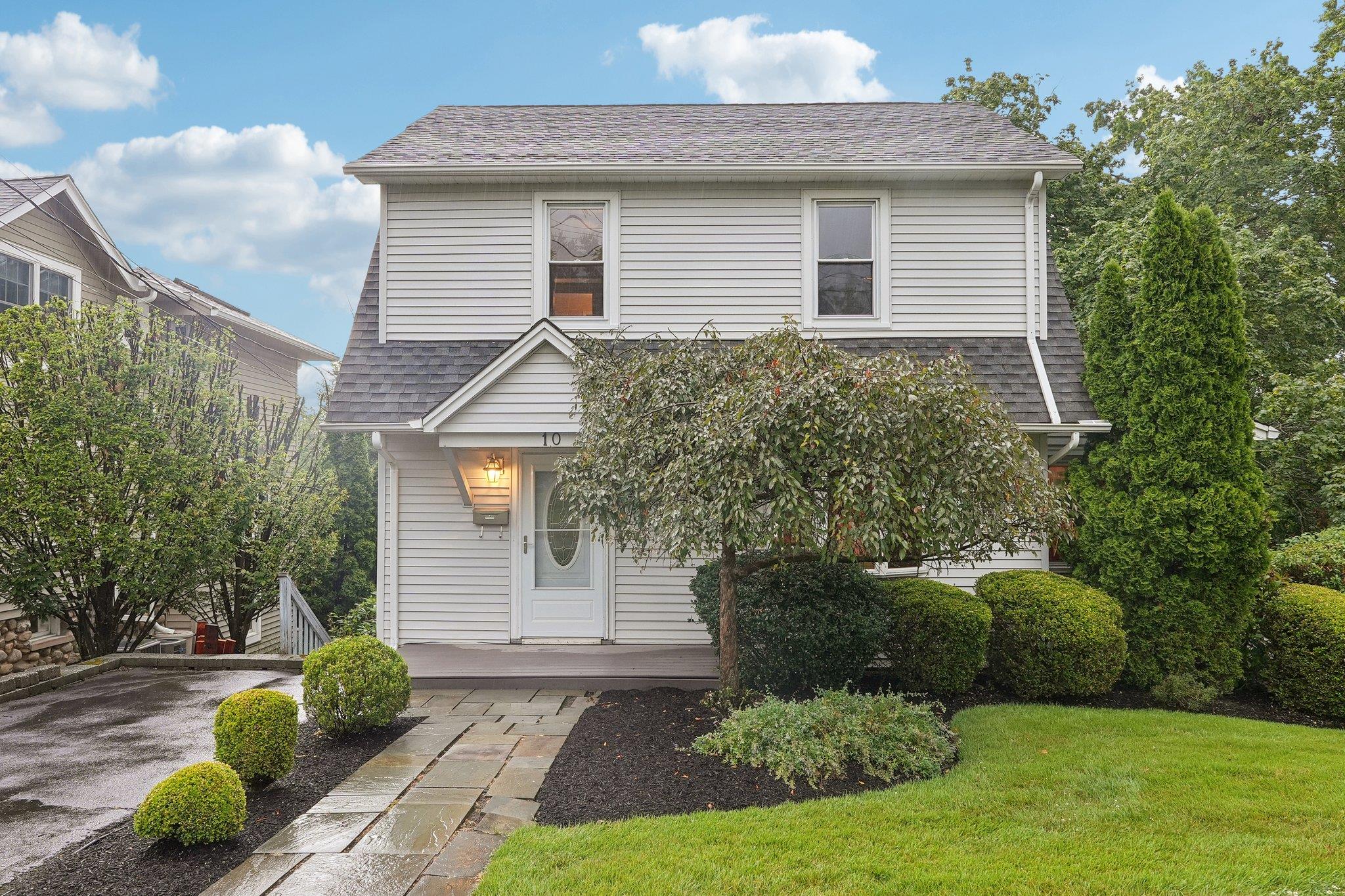 10 Mountain View Avenue, Pearl River, NY 10965
