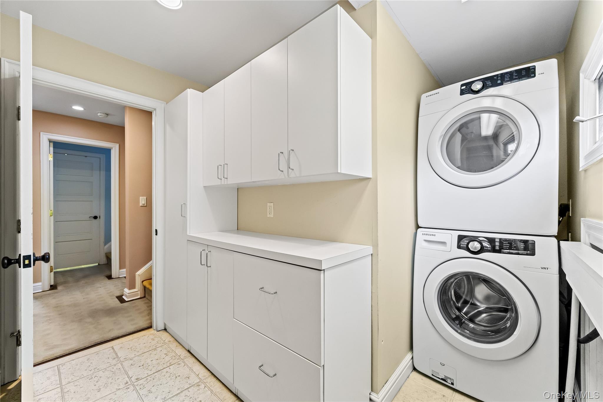 18 Locust Lane, Roslyn Heights, NY 11577