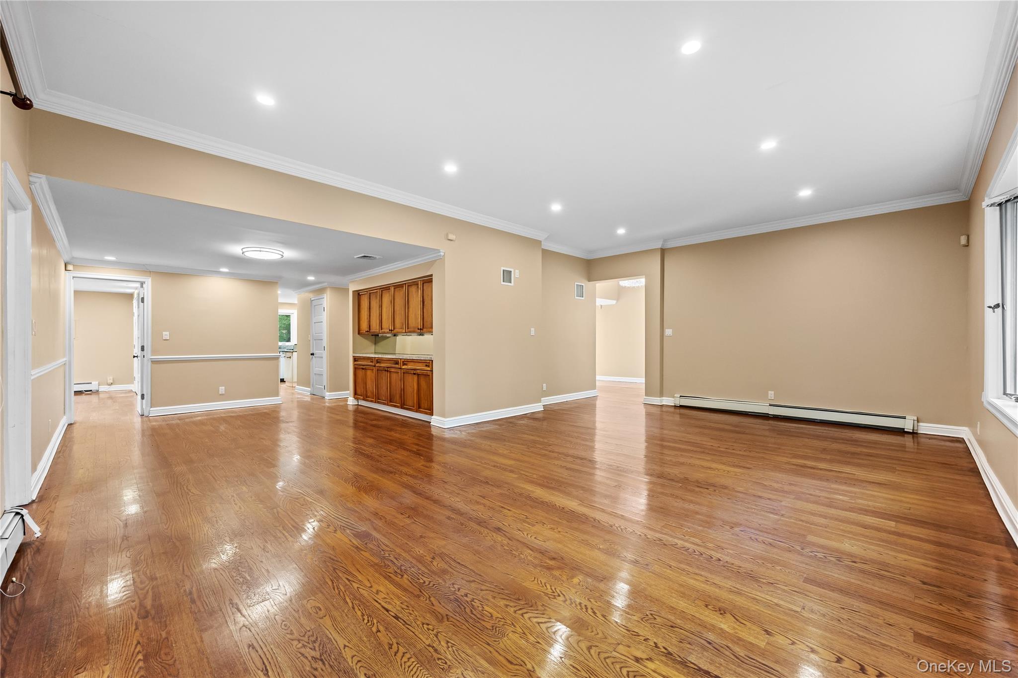 18 Locust Lane, Roslyn Heights, NY 11577