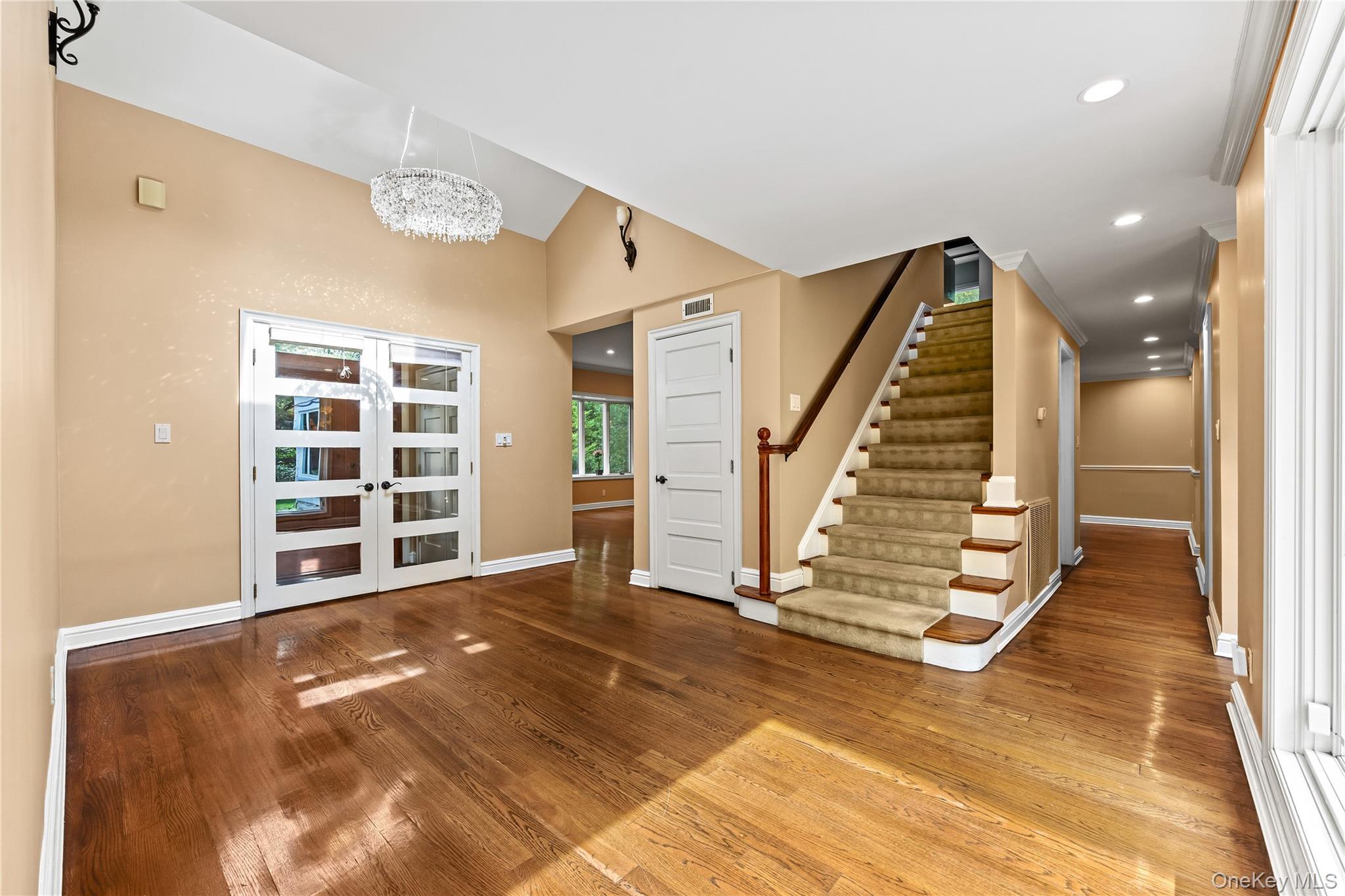 18 Locust Lane, Roslyn Heights, NY 11577