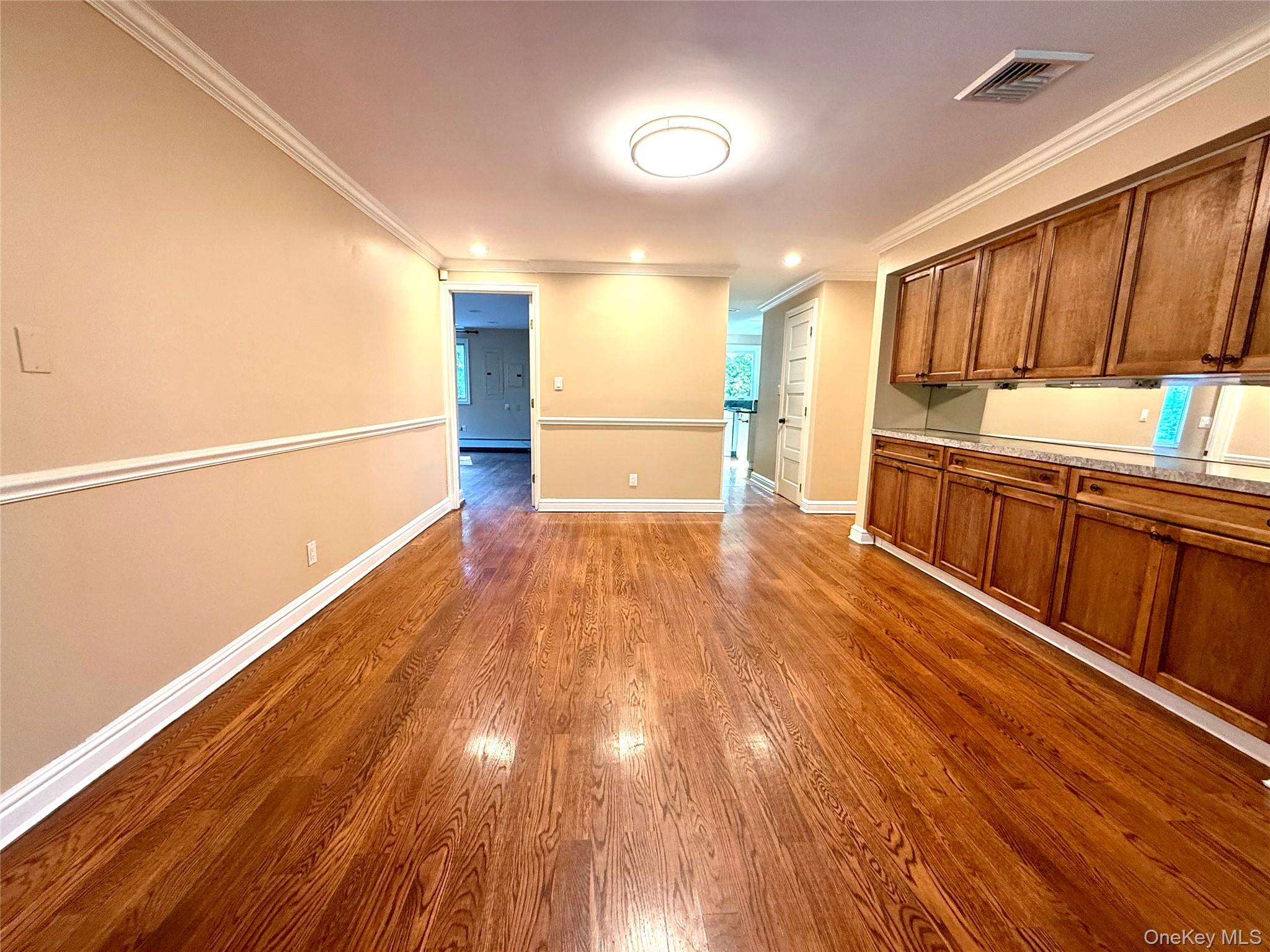 18 Locust Lane, Roslyn Heights, NY 11577