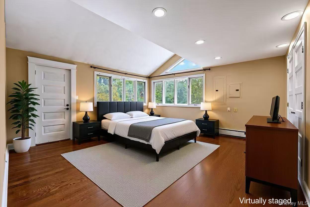 18 Locust Lane, Roslyn Heights, NY 11577