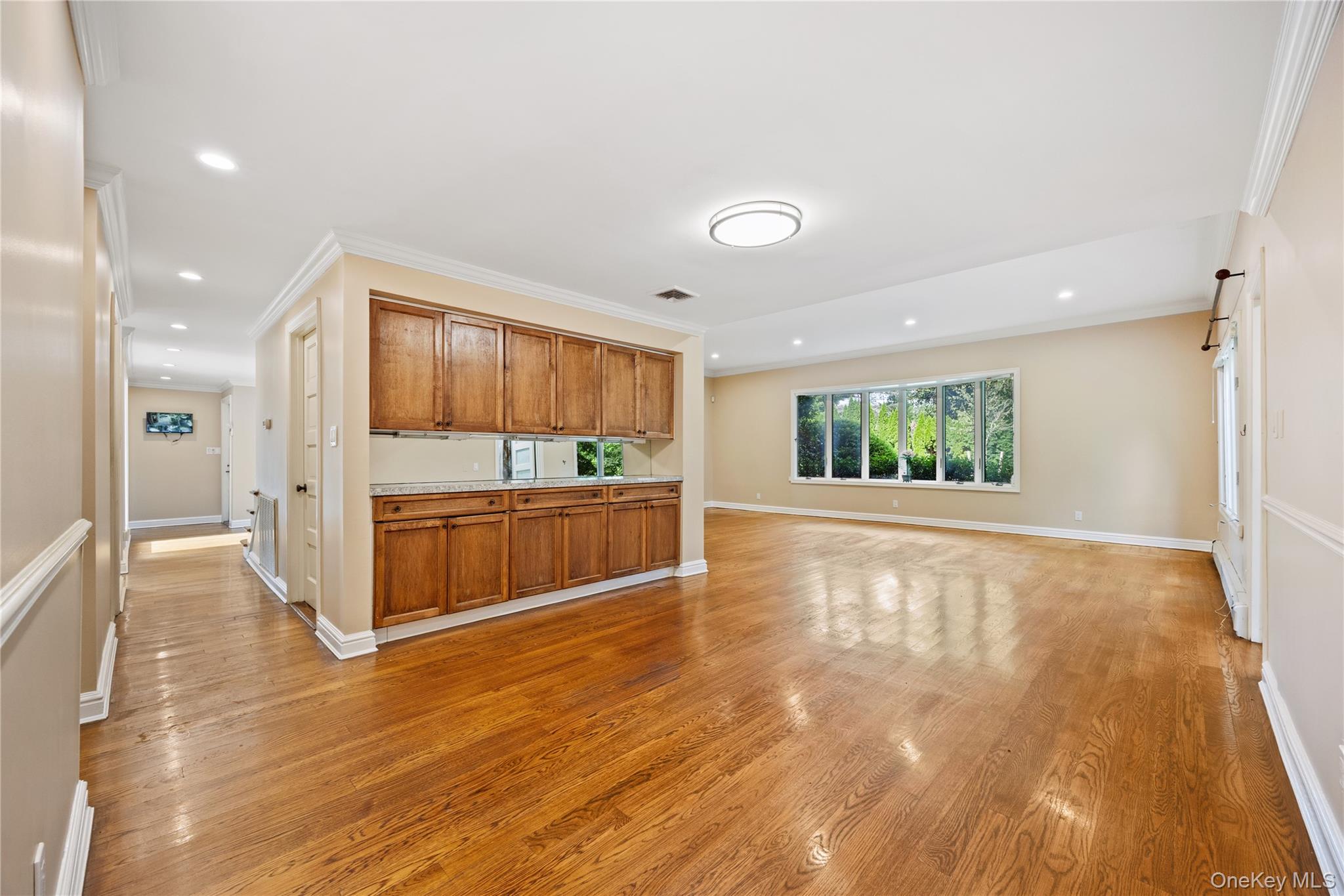 18 Locust Lane, Roslyn Heights, NY 11577