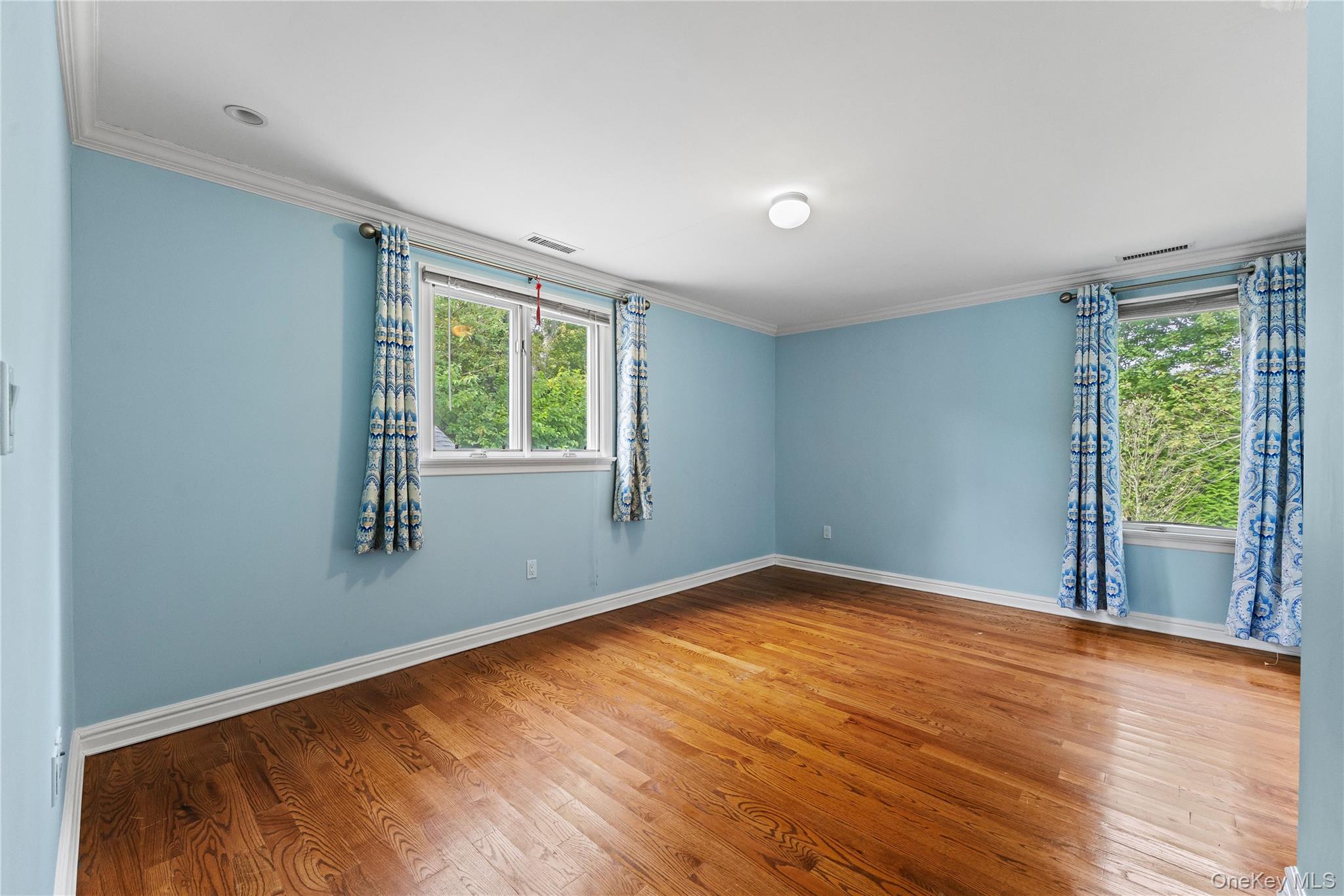 18 Locust Lane, Roslyn Heights, NY 11577