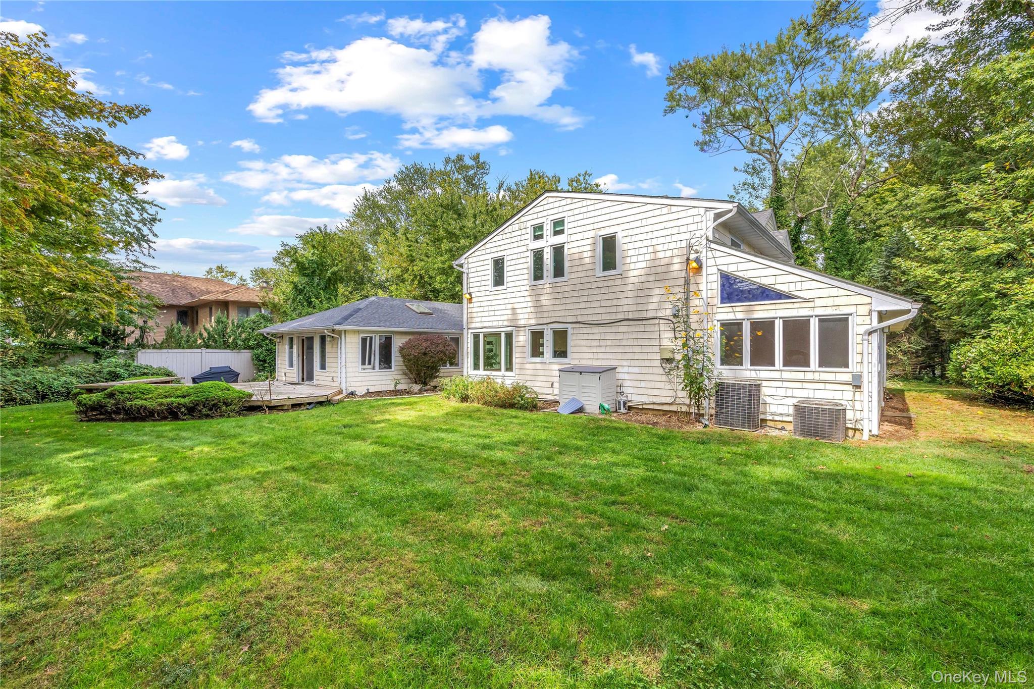 18 Locust Lane, Roslyn Heights, NY 11577