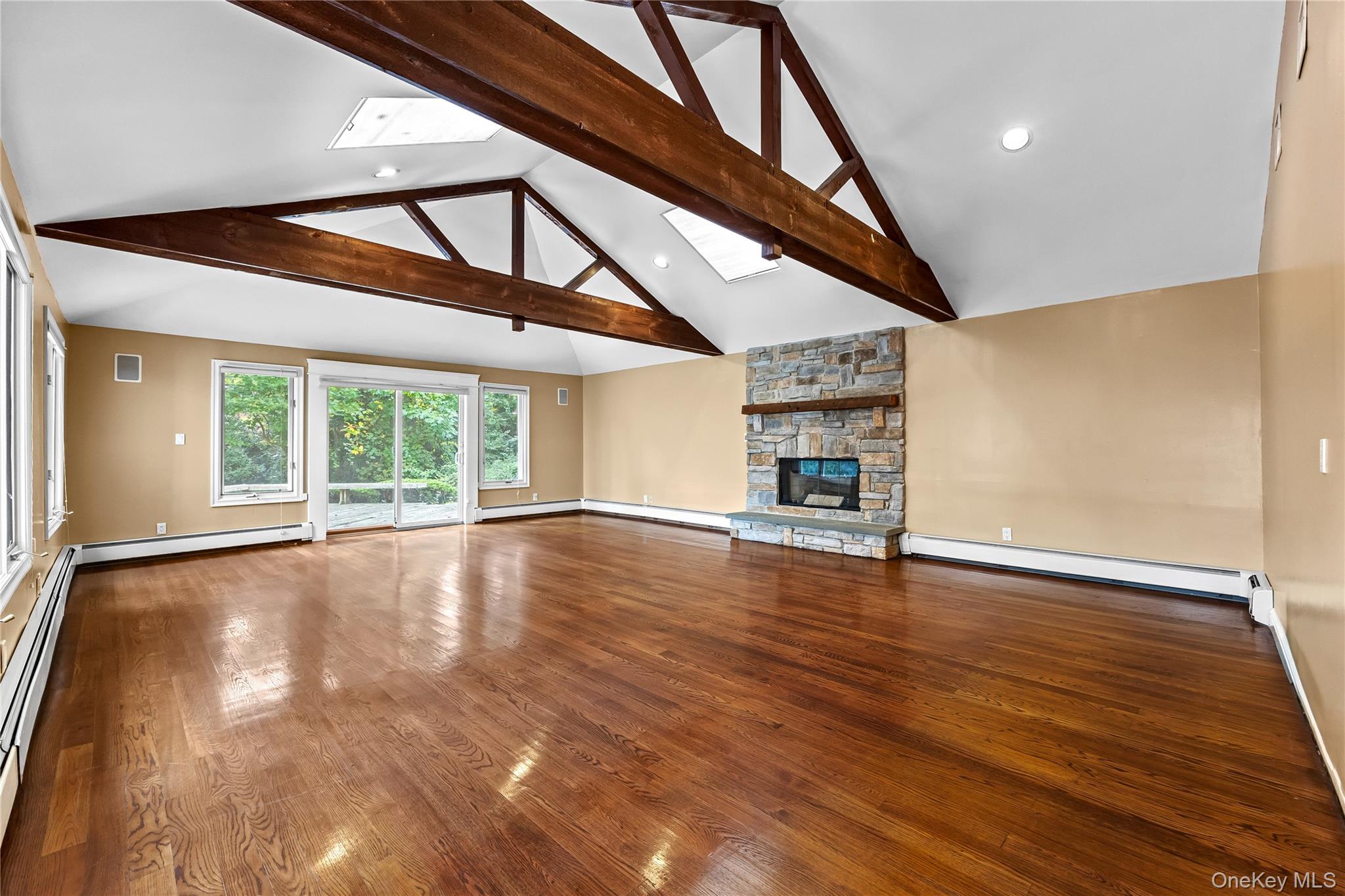 18 Locust Lane, Roslyn Heights, NY 11577