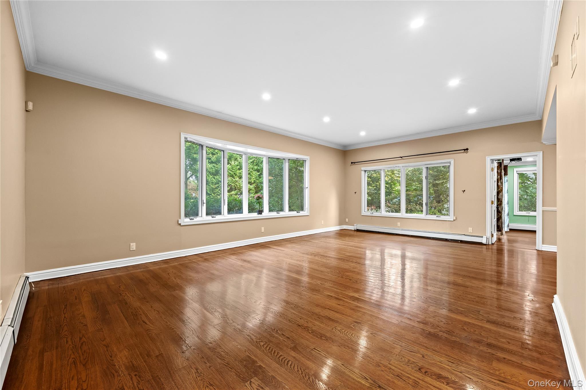 18 Locust Lane, Roslyn Heights, NY 11577