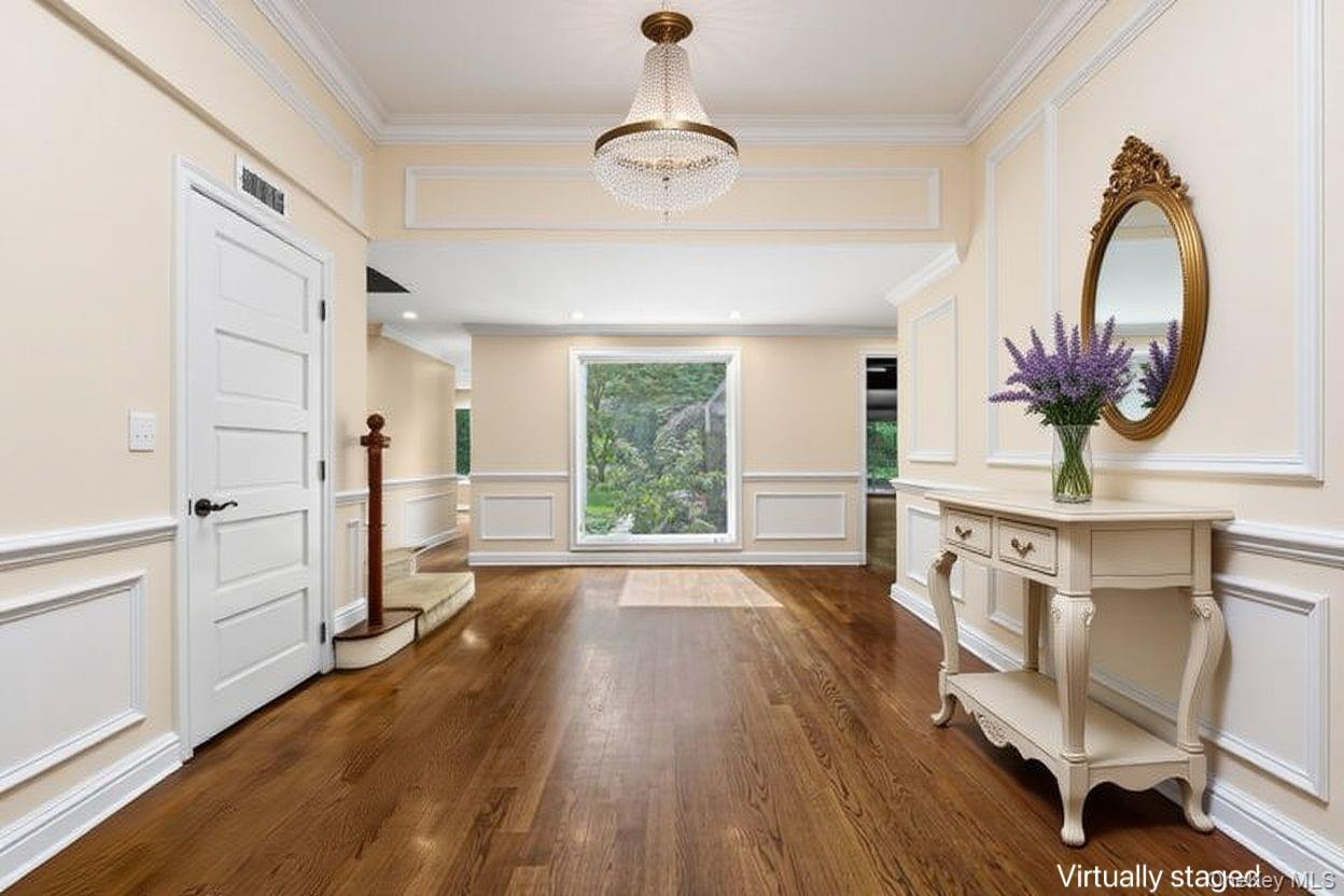 18 Locust Lane, Roslyn Heights, NY 11577