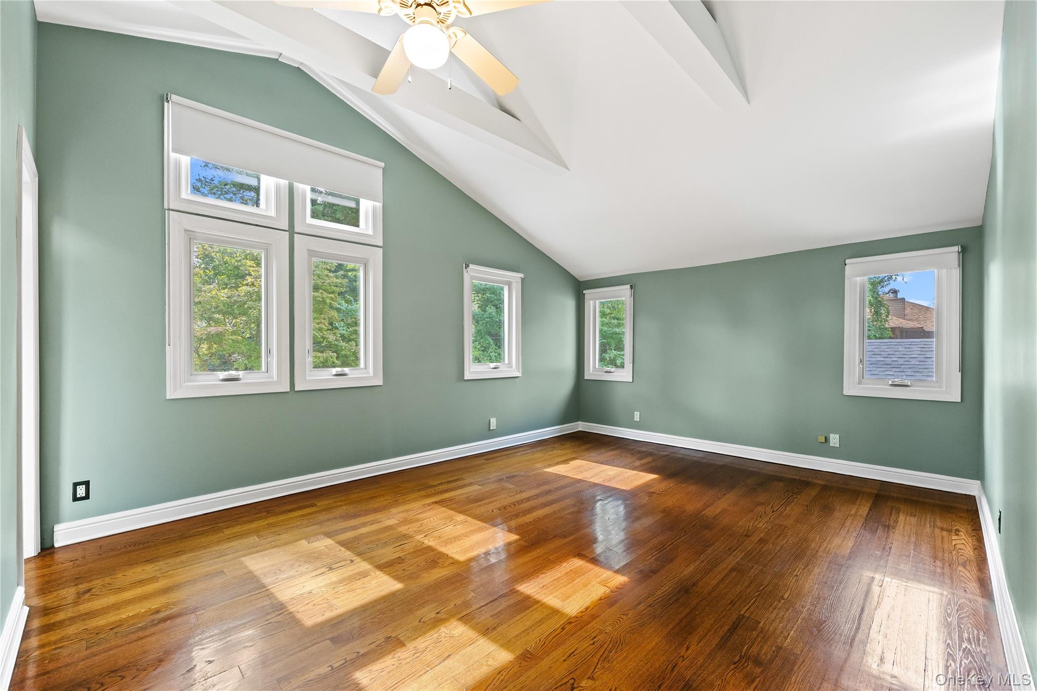 18 Locust Lane, Roslyn Heights, NY 11577