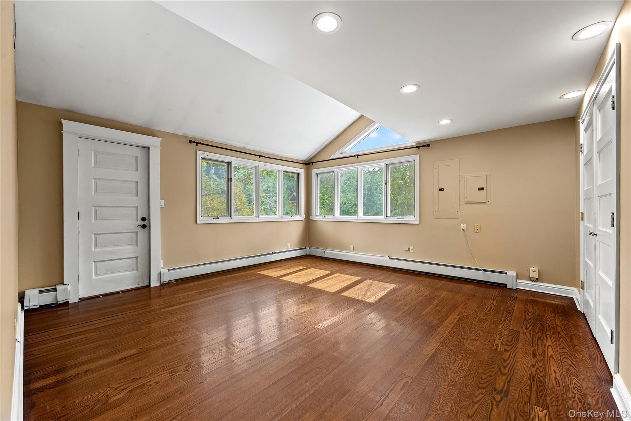 18 Locust Lane, Roslyn Heights, NY 11577