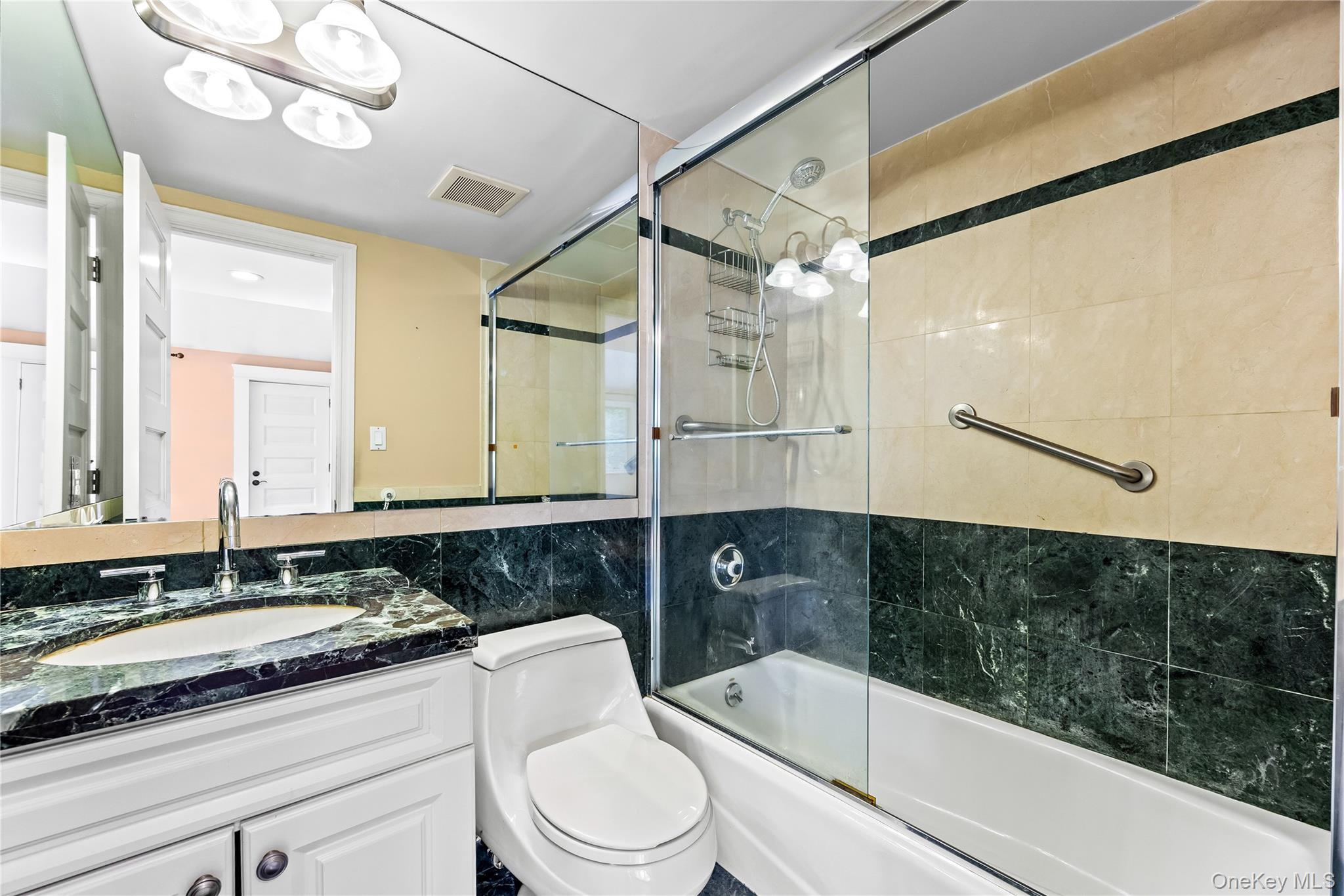 18 Locust Lane, Roslyn Heights, NY 11577