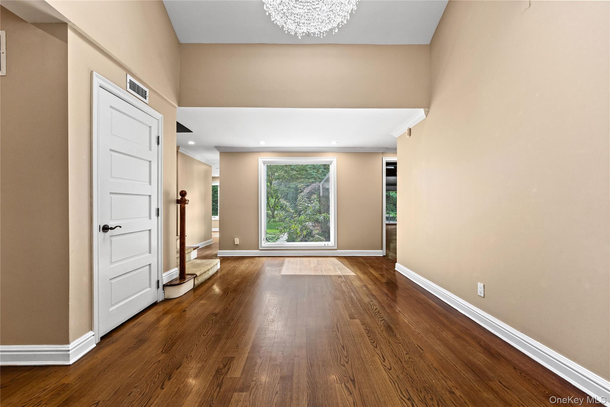 18 Locust Lane, Roslyn Heights, NY 11577