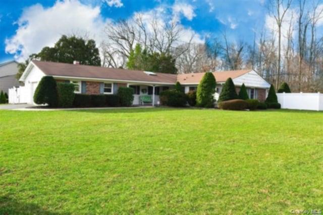 2 Holyoke Lane, Stony Brook, NY 11790