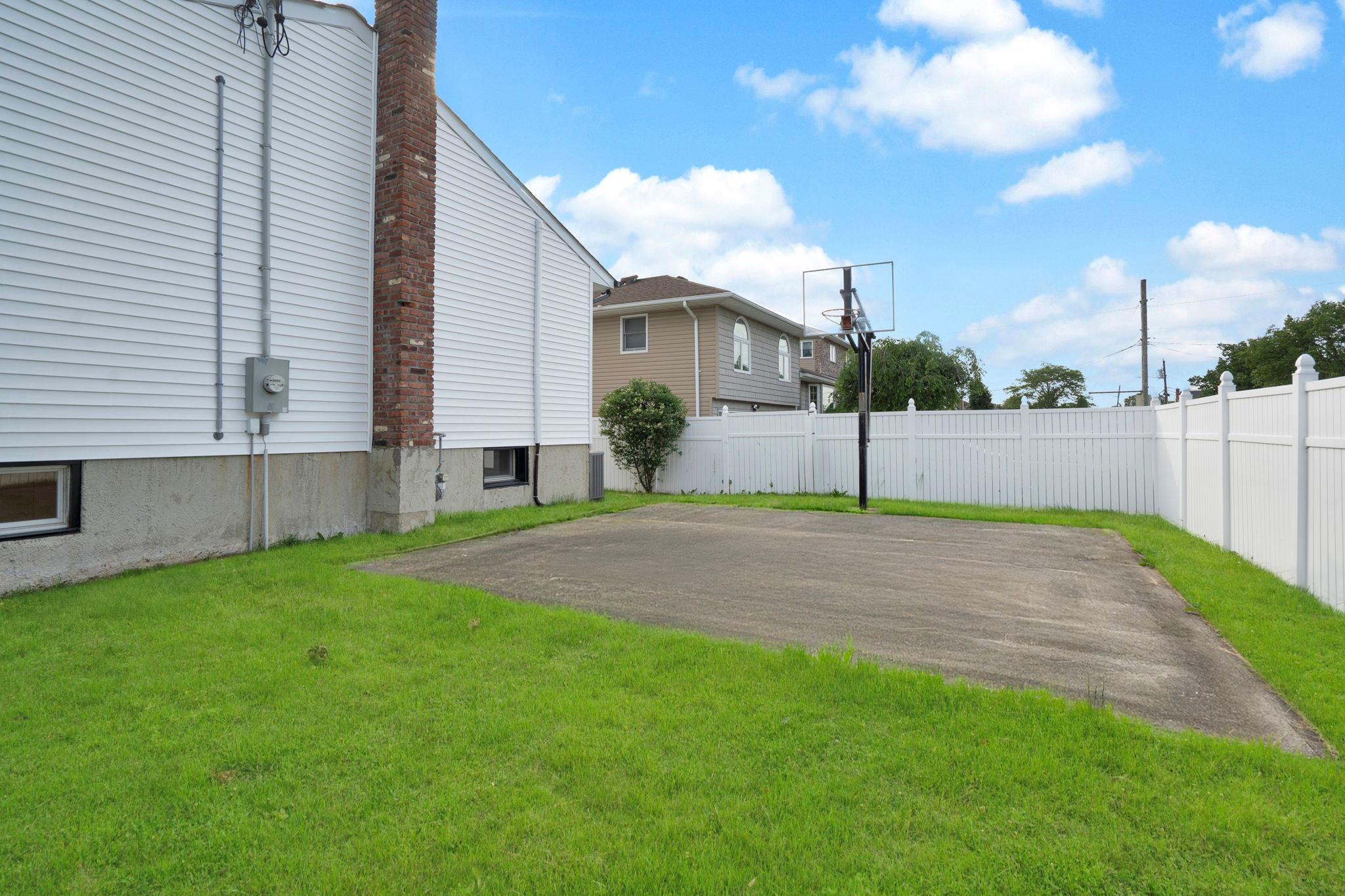 1815 Echo Place, Merrick, NY 11566