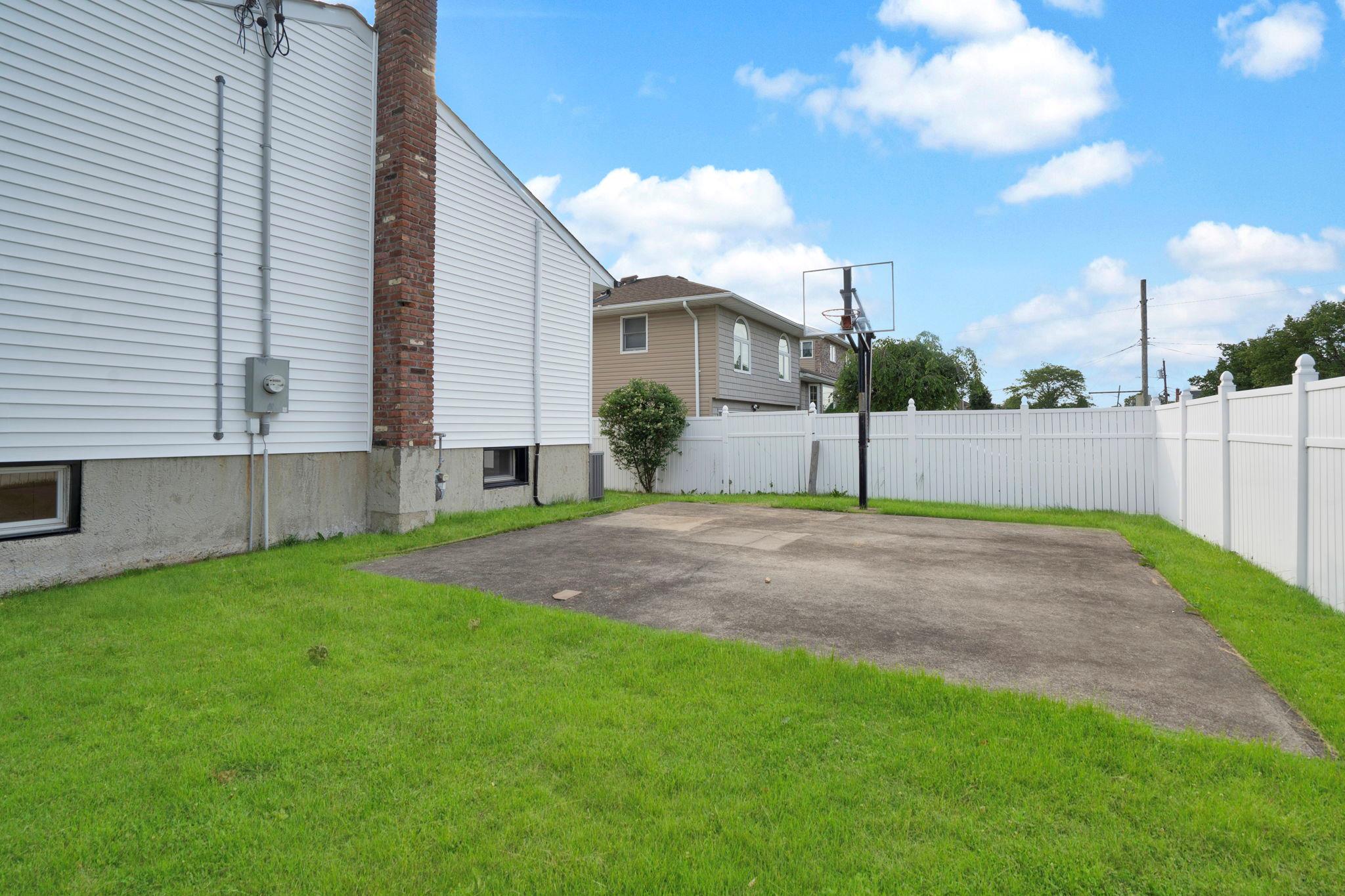 1815 Echo Place, Merrick, NY 11566