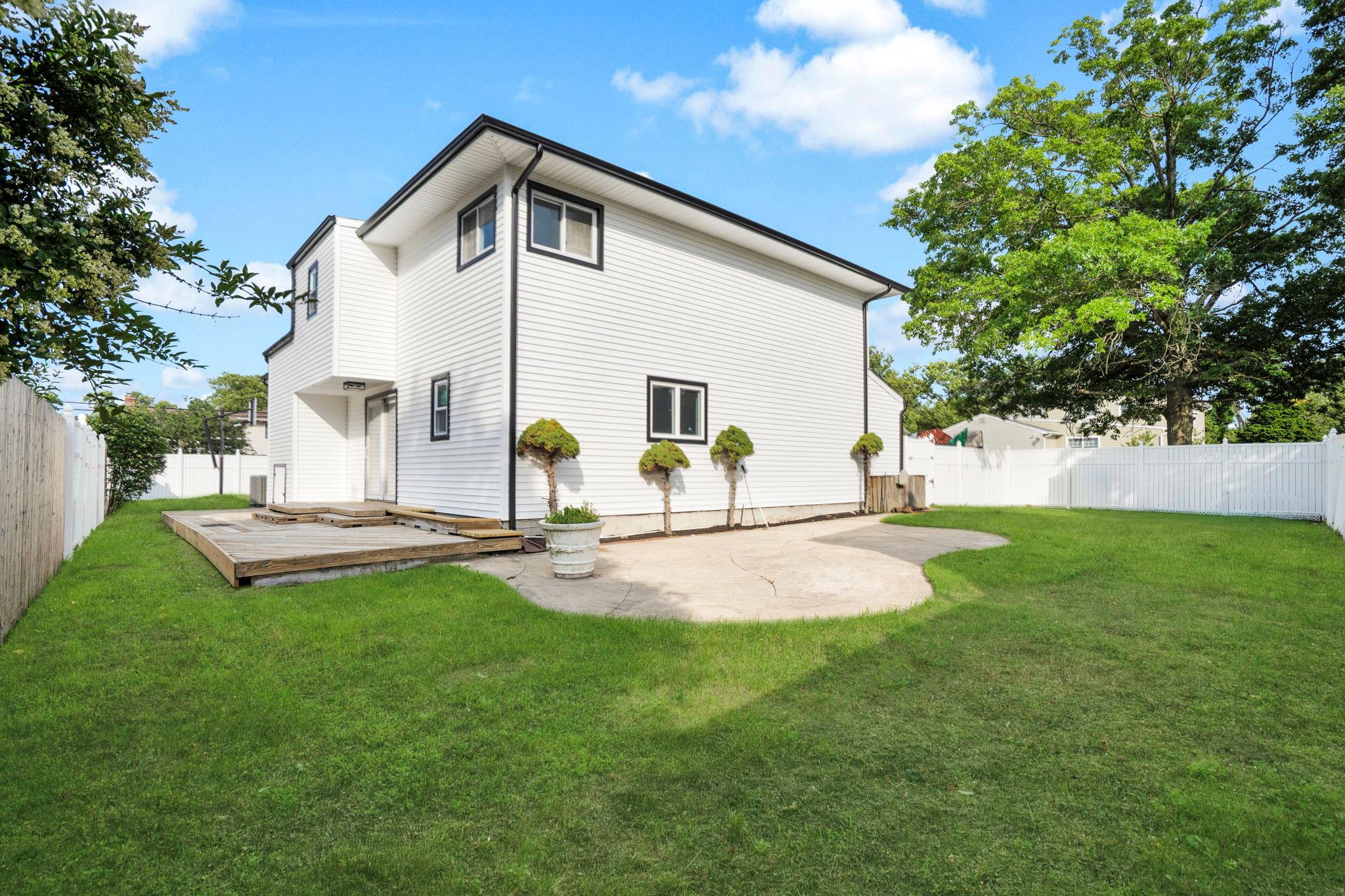1815 Echo Place, Merrick, NY 11566