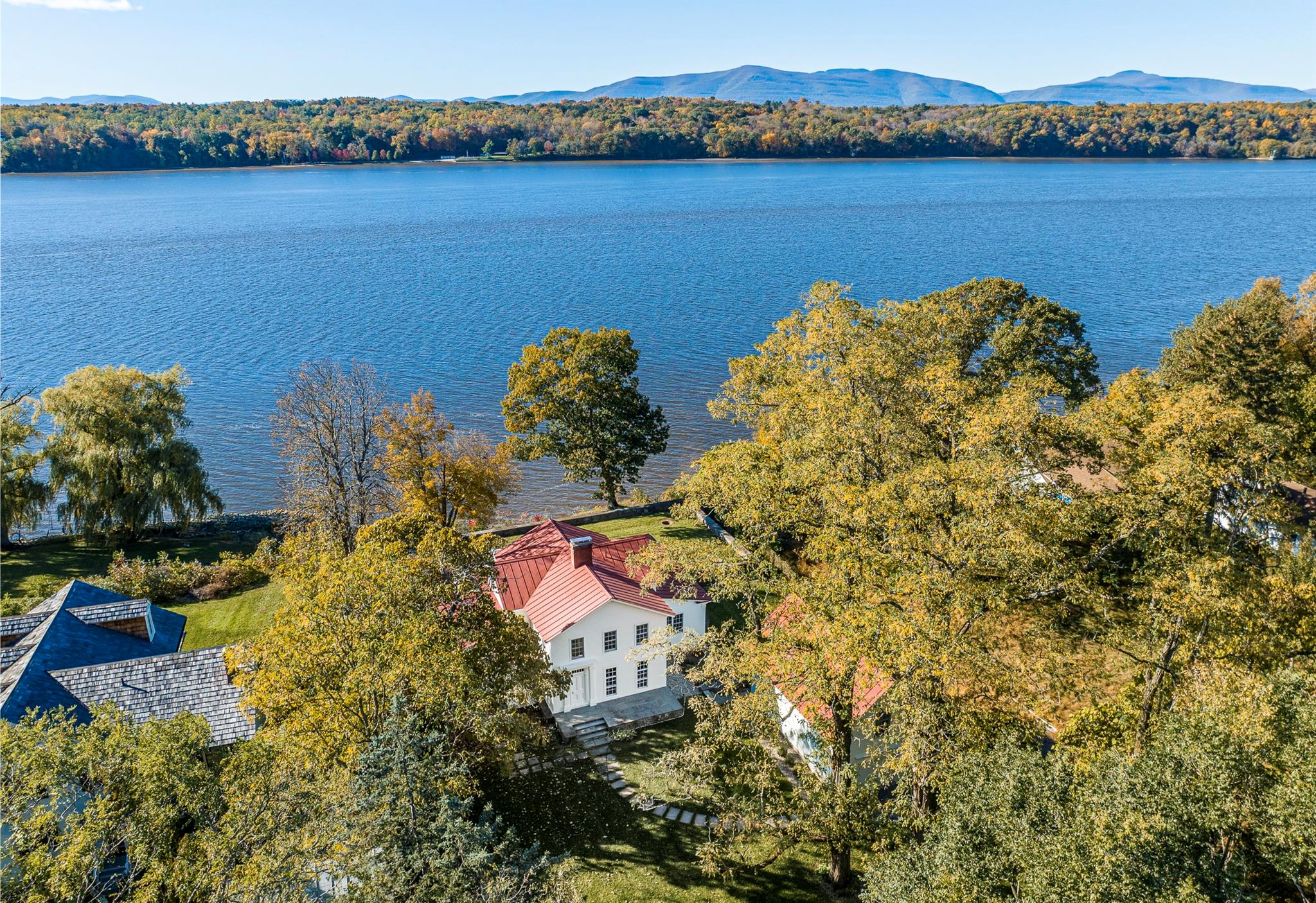 7 Steamboat Dock Lane, Red Hook, NY 12507