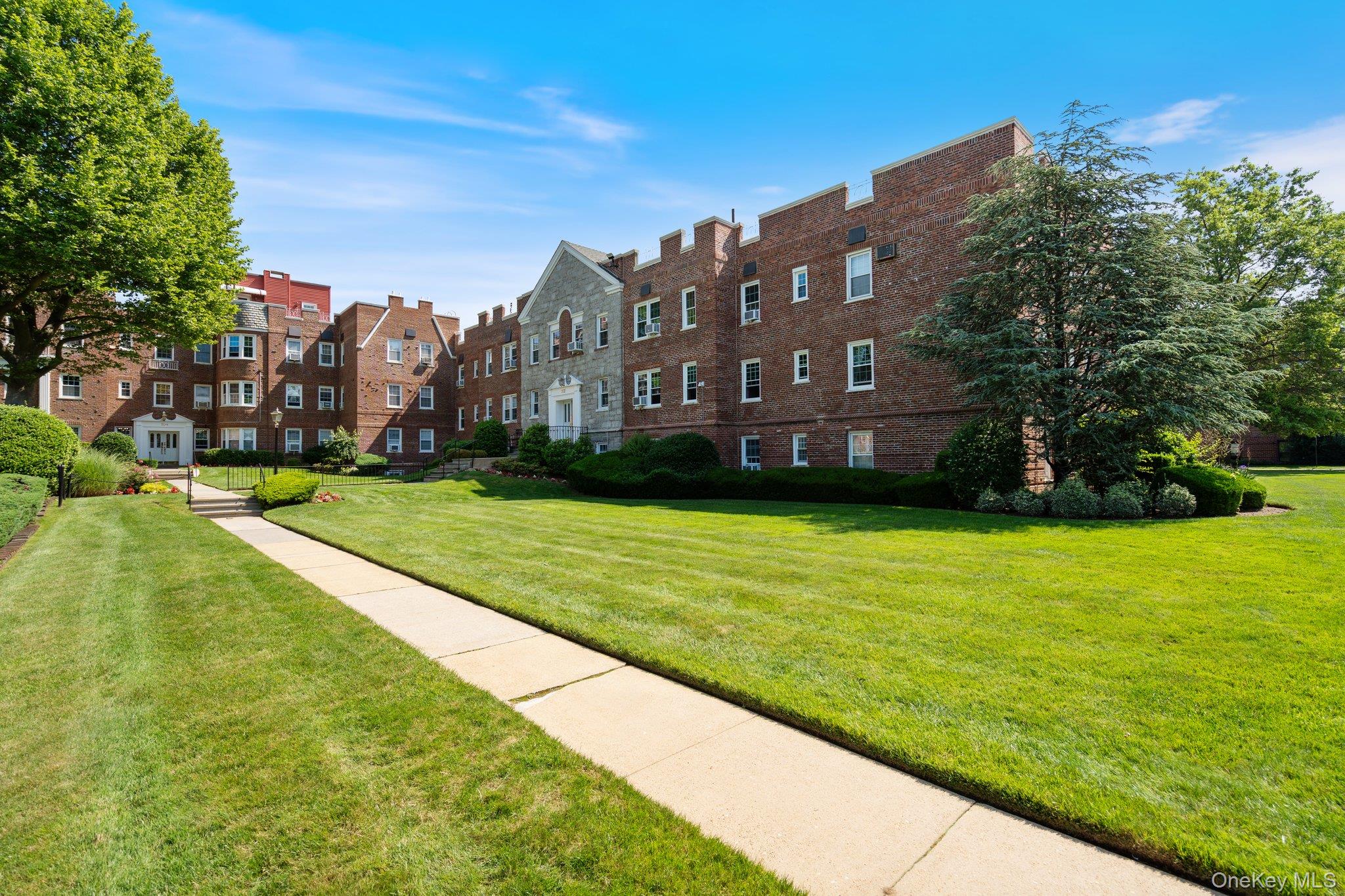 102 S Village Avenue # 2B, Rockville Centre, NY 11570