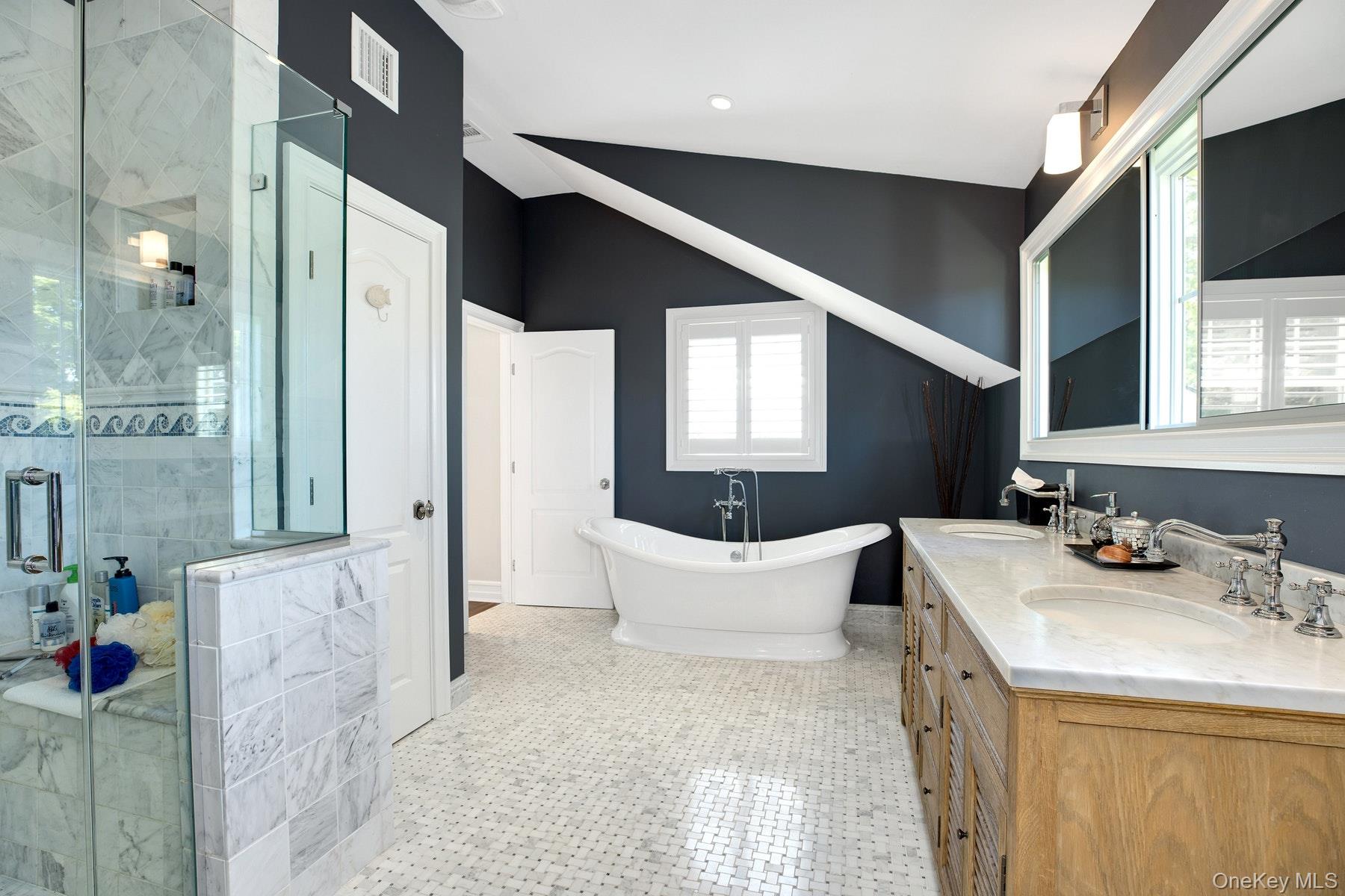 3120 Grathwohl Road, New Suffolk, NY 11956