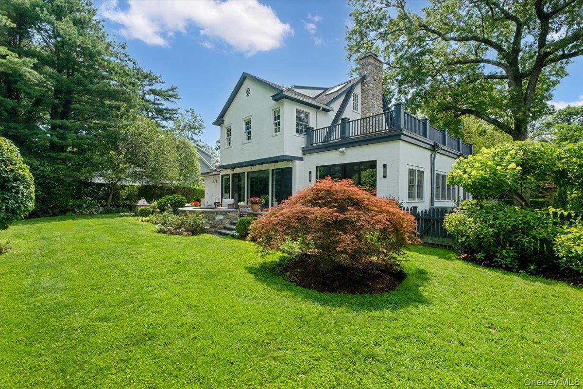 21 Orchard Road, Larchmont, NY 10538