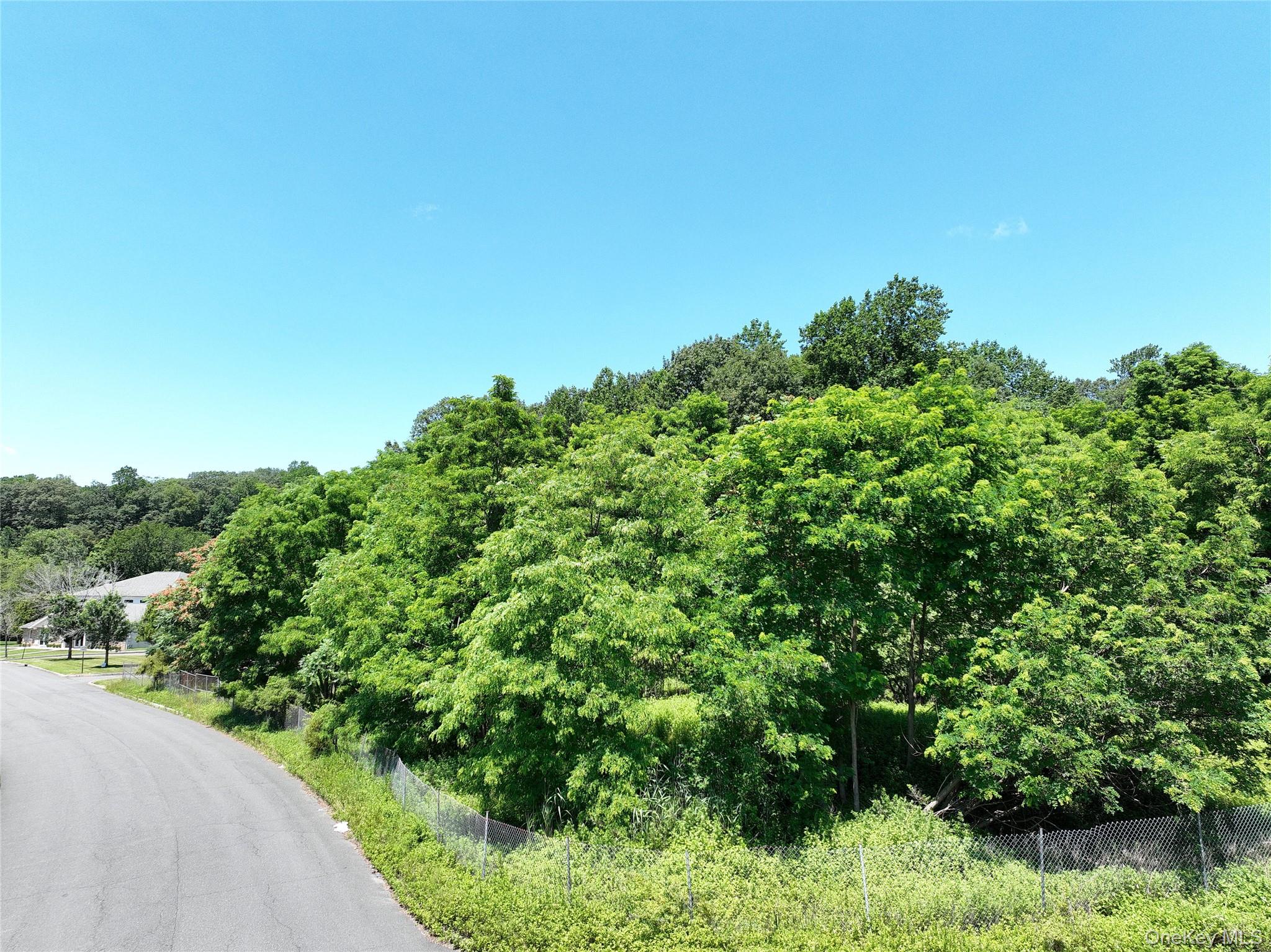 10 Fosse Court, Airmont, NY 10952