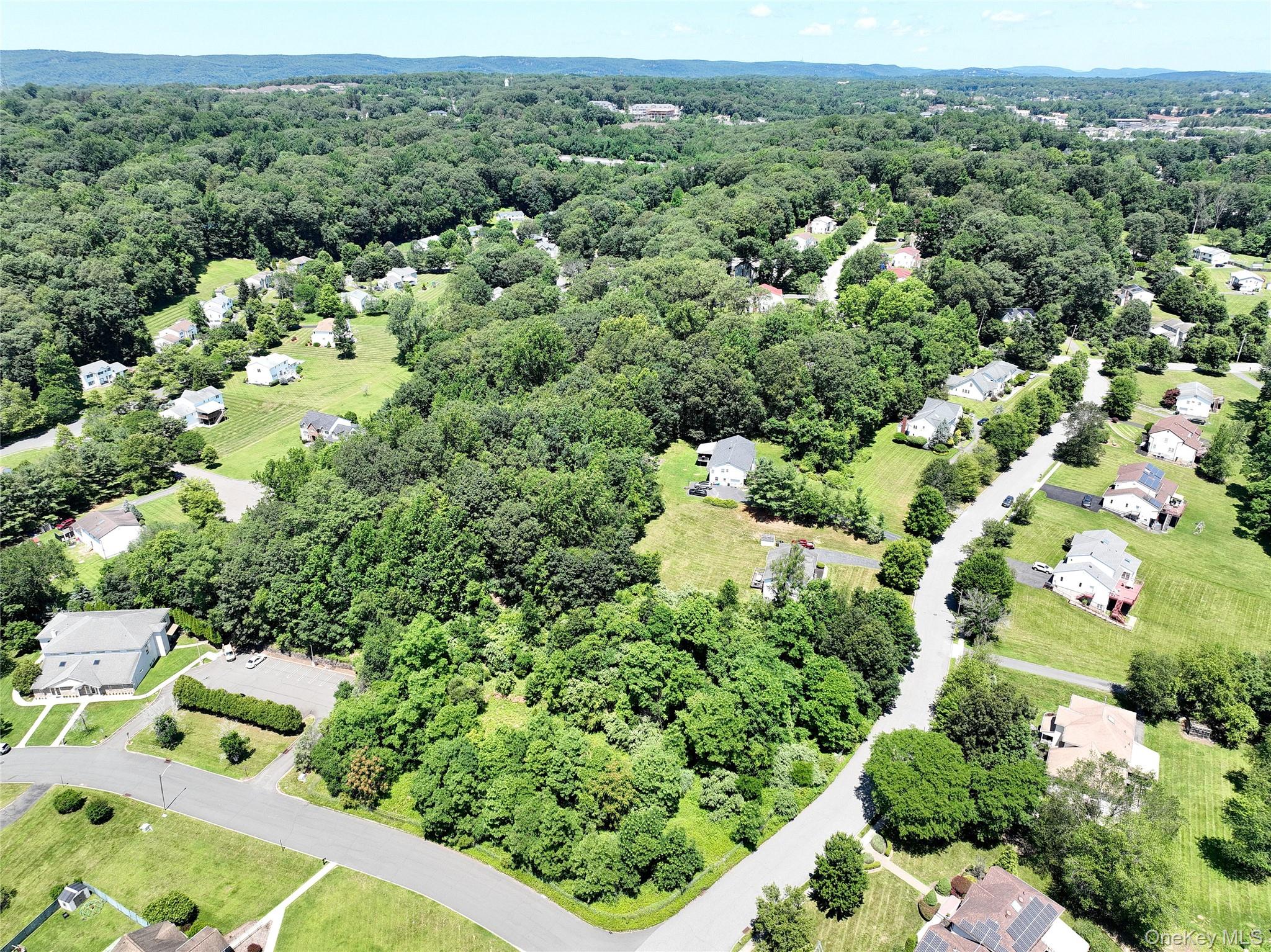 10 Fosse Court, Airmont, NY 10952