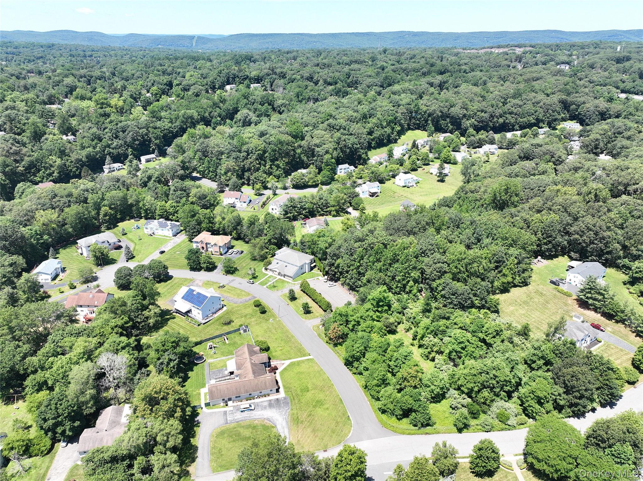 10 Fosse Court, Airmont, NY 10952