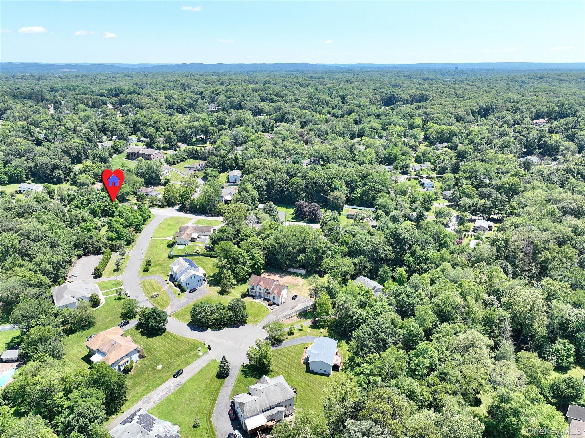 10 Fosse Court, Airmont, NY 10952