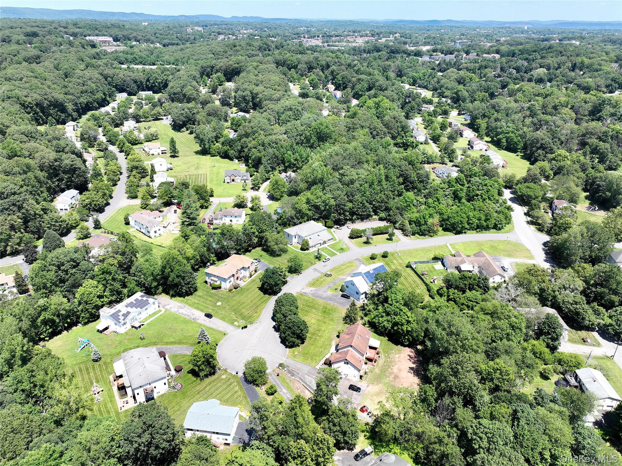 10 Fosse Court, Airmont, NY 10952