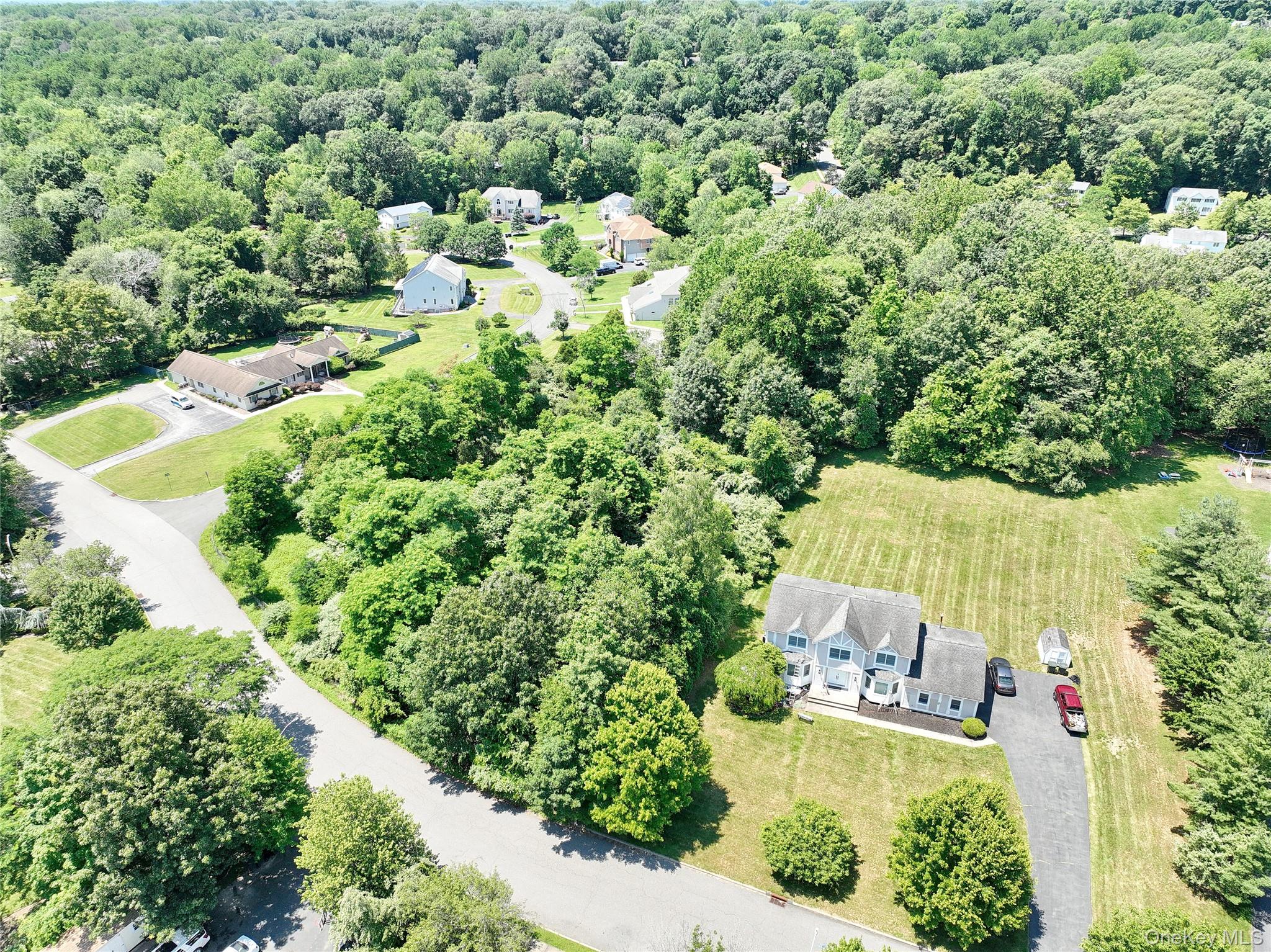 10 Fosse Court, Airmont, NY 10952