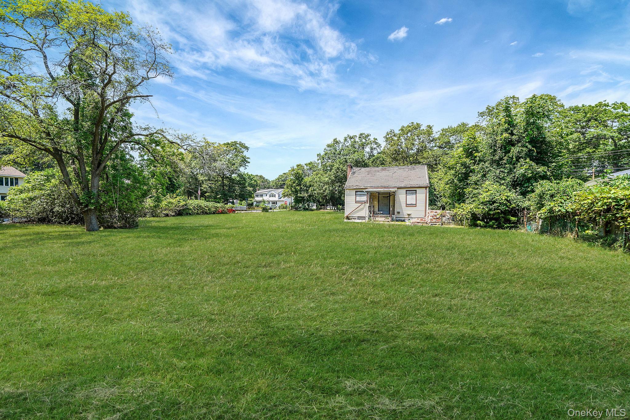 318 A Johnson Avenue, Ronkonkoma, NY 11779